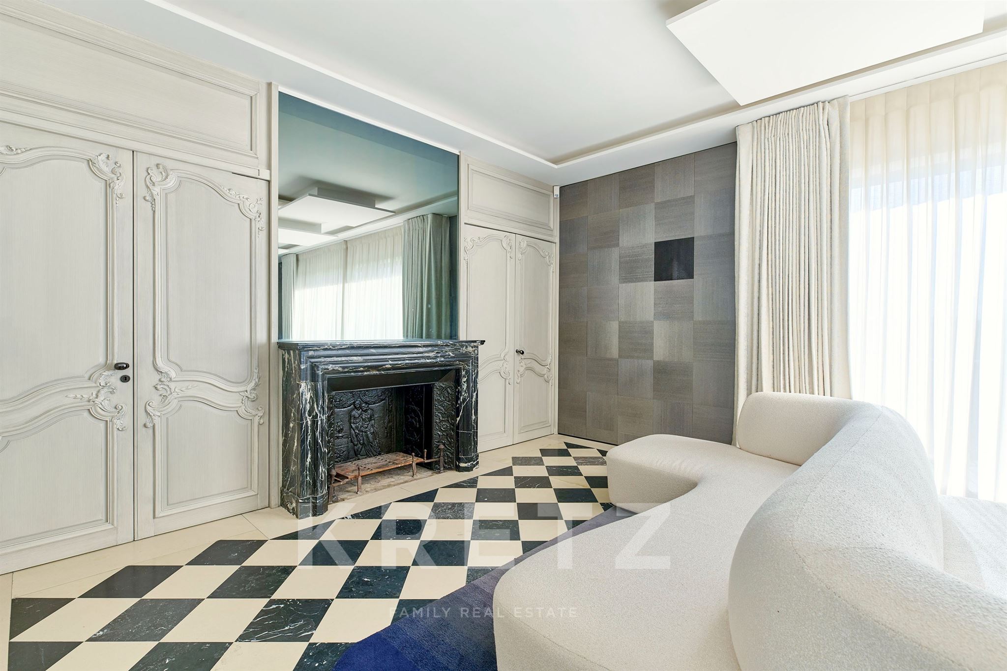 Top floor apartment with 200m² rooftop terrace and view of the Eiffel Tower
