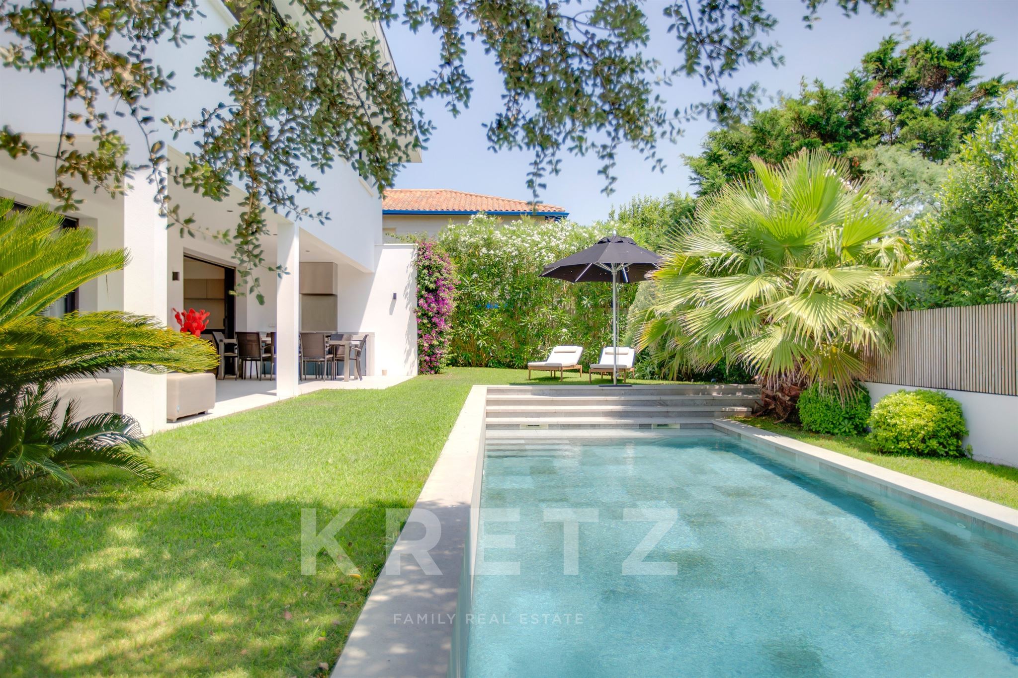 Anglet Chiberta – Oceanfront & Golf Frontline – Architect-Designed Villa with Swimming Pool