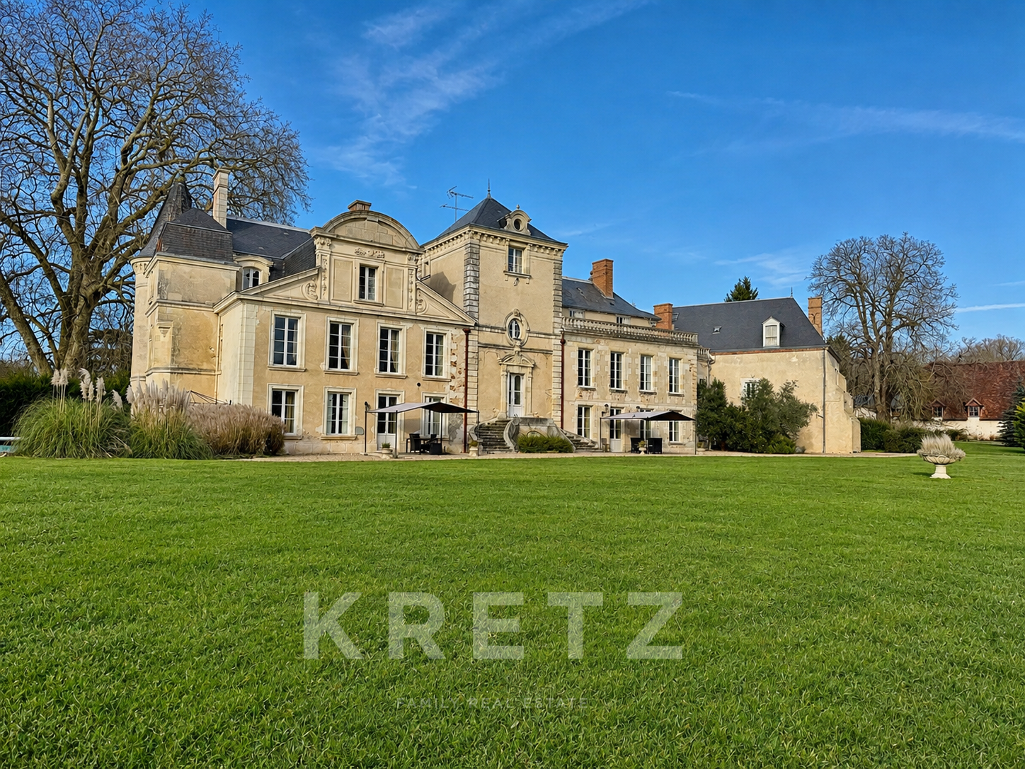Sud Sologne Château du XIXe avec dépendances parc rivière forêt 40ha
