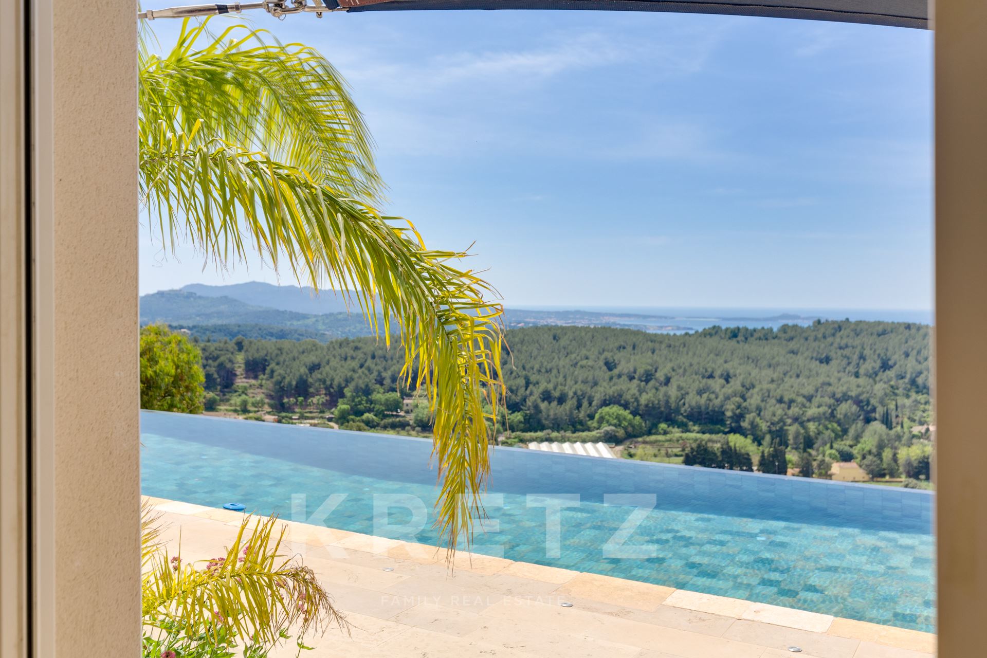 Moradia concebida por um arquiteto com vistas deslumbrantes