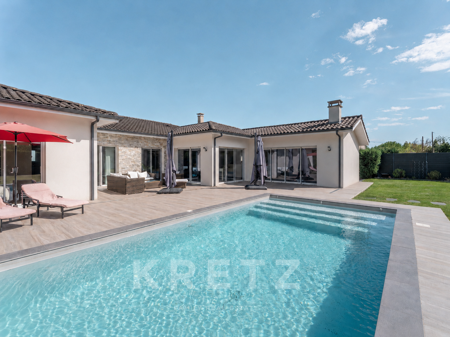 Saint-Loubès - Contemporaine 195m2 de plain-pied, 4 chambres, garage, piscine et dépendance
