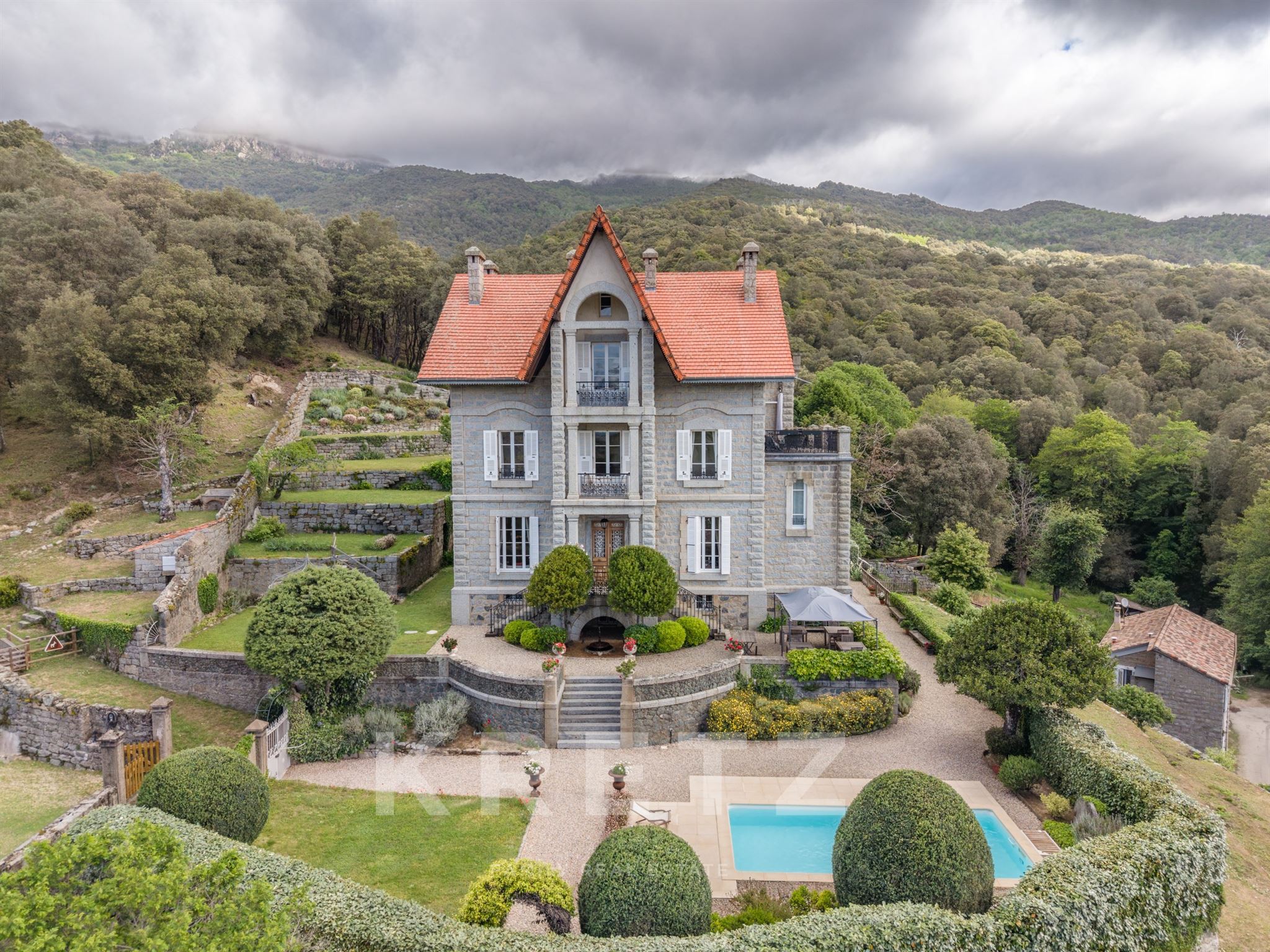 Châtelet Belle Époque au cœur d'un domaine privé