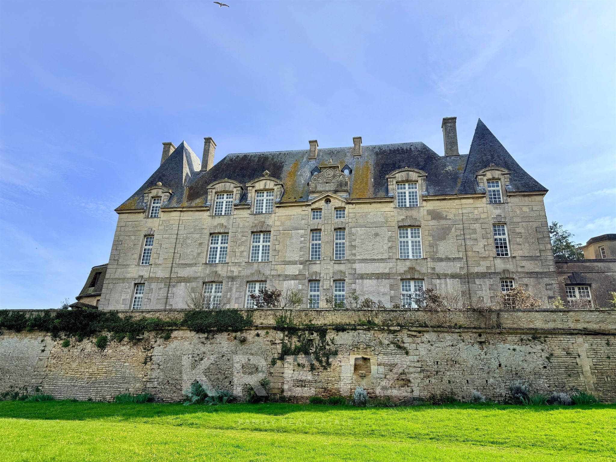 Historic 17th-Century Château Overlooking Juno Beach – 1.16 ha Walled Park – Heart of the D-Day Land