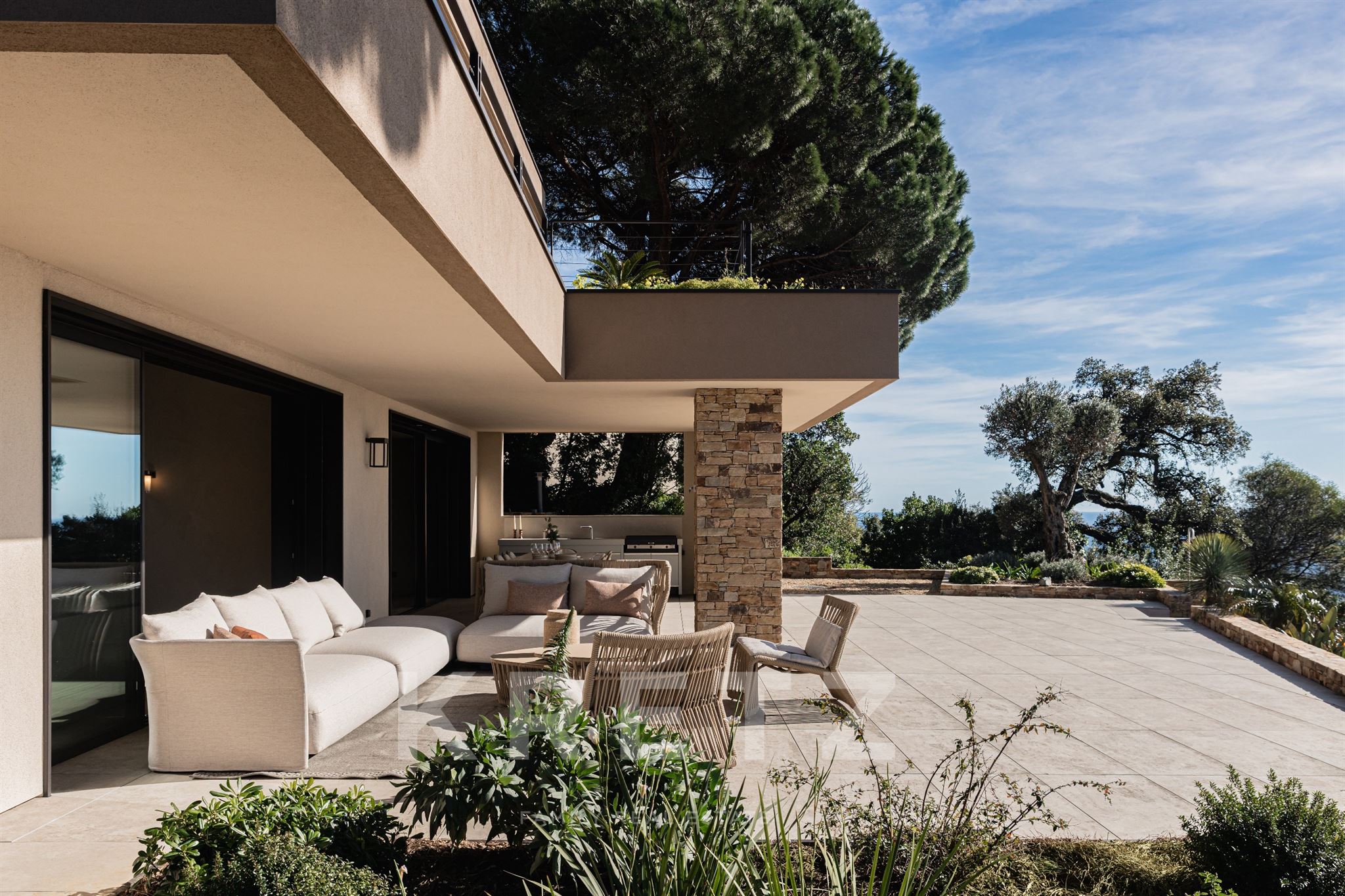 Exceptional contemporary villa overlooking the Îles d’Or