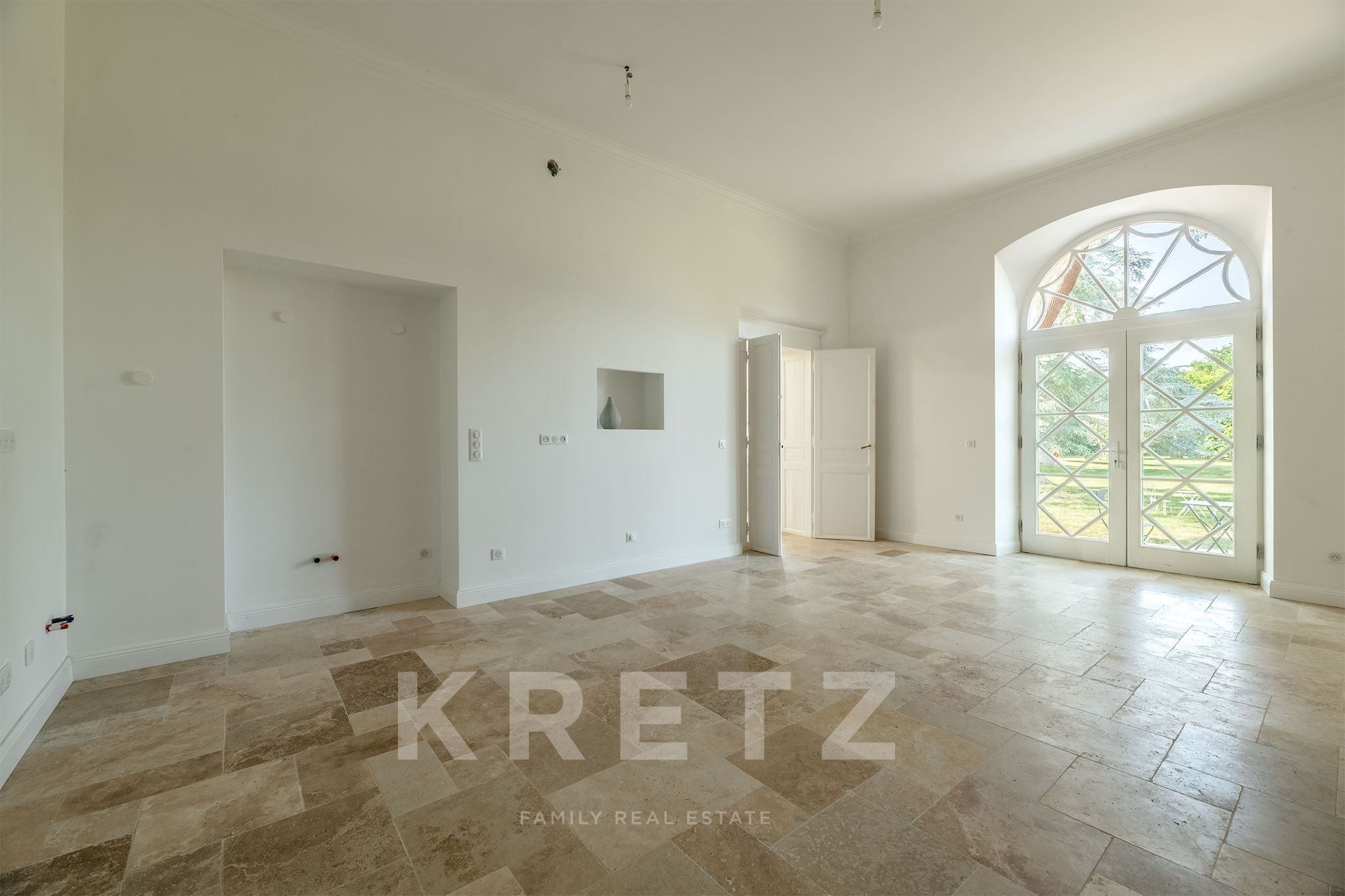 121 sqm apartment in a château with private terrace