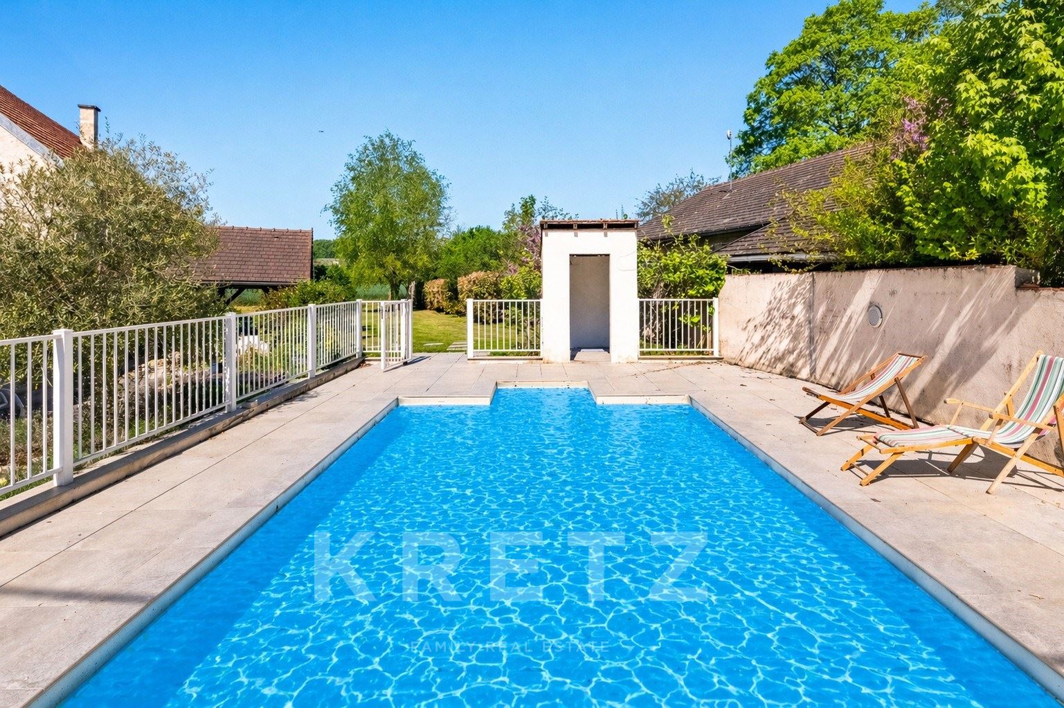 Charming house, 260 m2 - heated swimming pool - outbuildings - 30 min Dijon / 10 min Auxonne