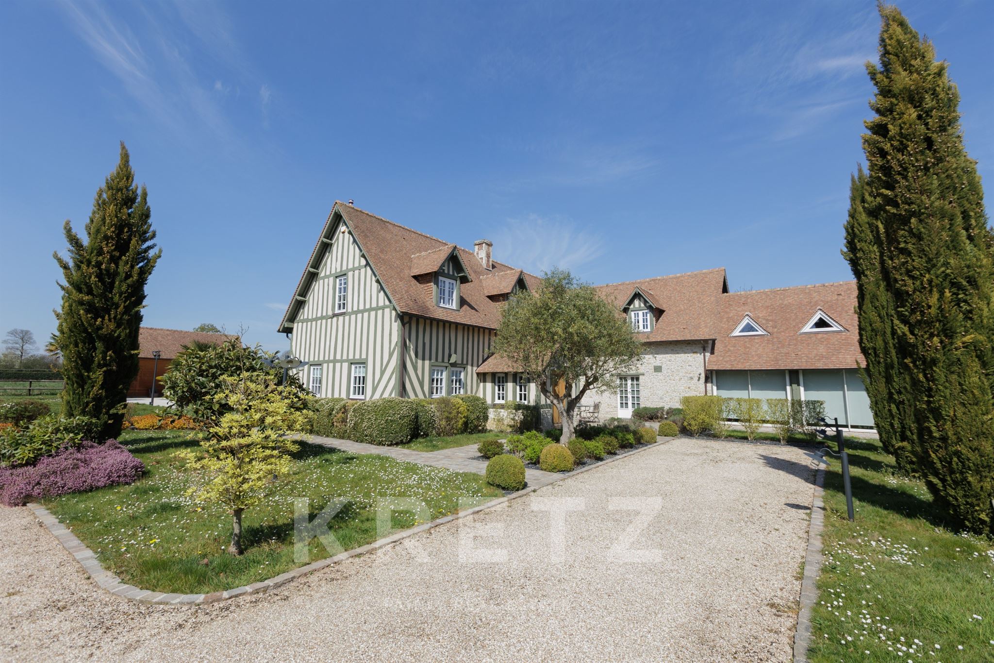 Campagne de Deauville – Maison normande avec piscine et jardin paysager