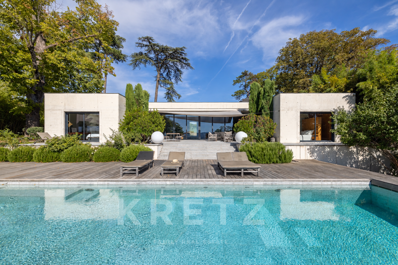 SAINT-DIDIER-AU-MONT-D’OR – MAISON CONTEMPORAINE EN BÉTON – VUE PANORAMIQUE – PISCINE – 4 CHAMBRES