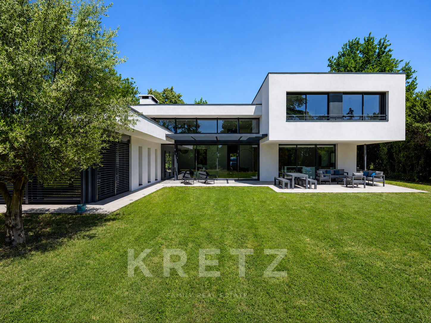 ÉCULLY – EXCEPTIONAL CONTEMPORARY ESTATE IN A PRESTIGIOUS PRIVATE DOMAIN