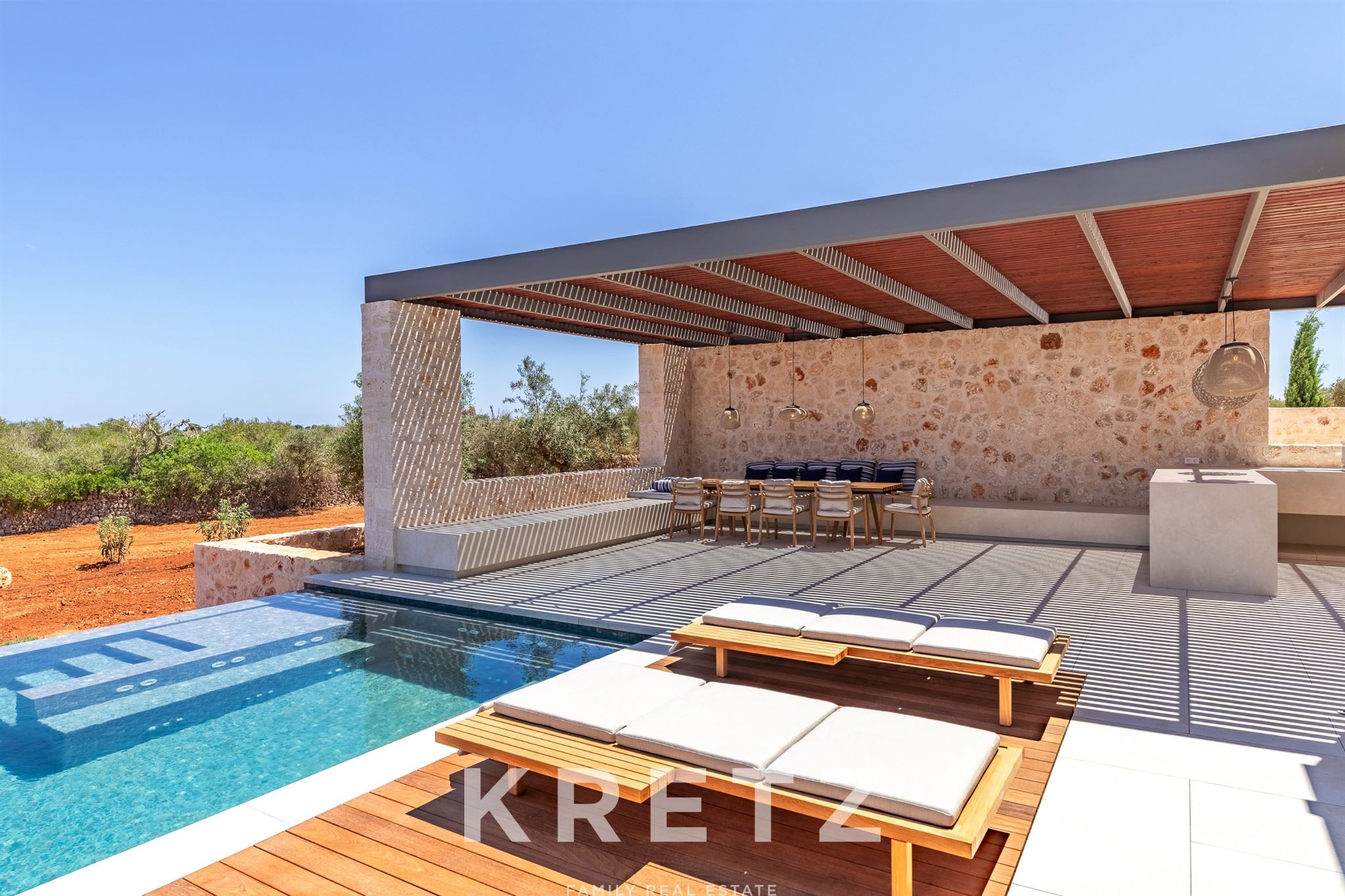 Modern and refined finca, just three minutes from the idyllic beaches of Cala Llombards and Cala S'A