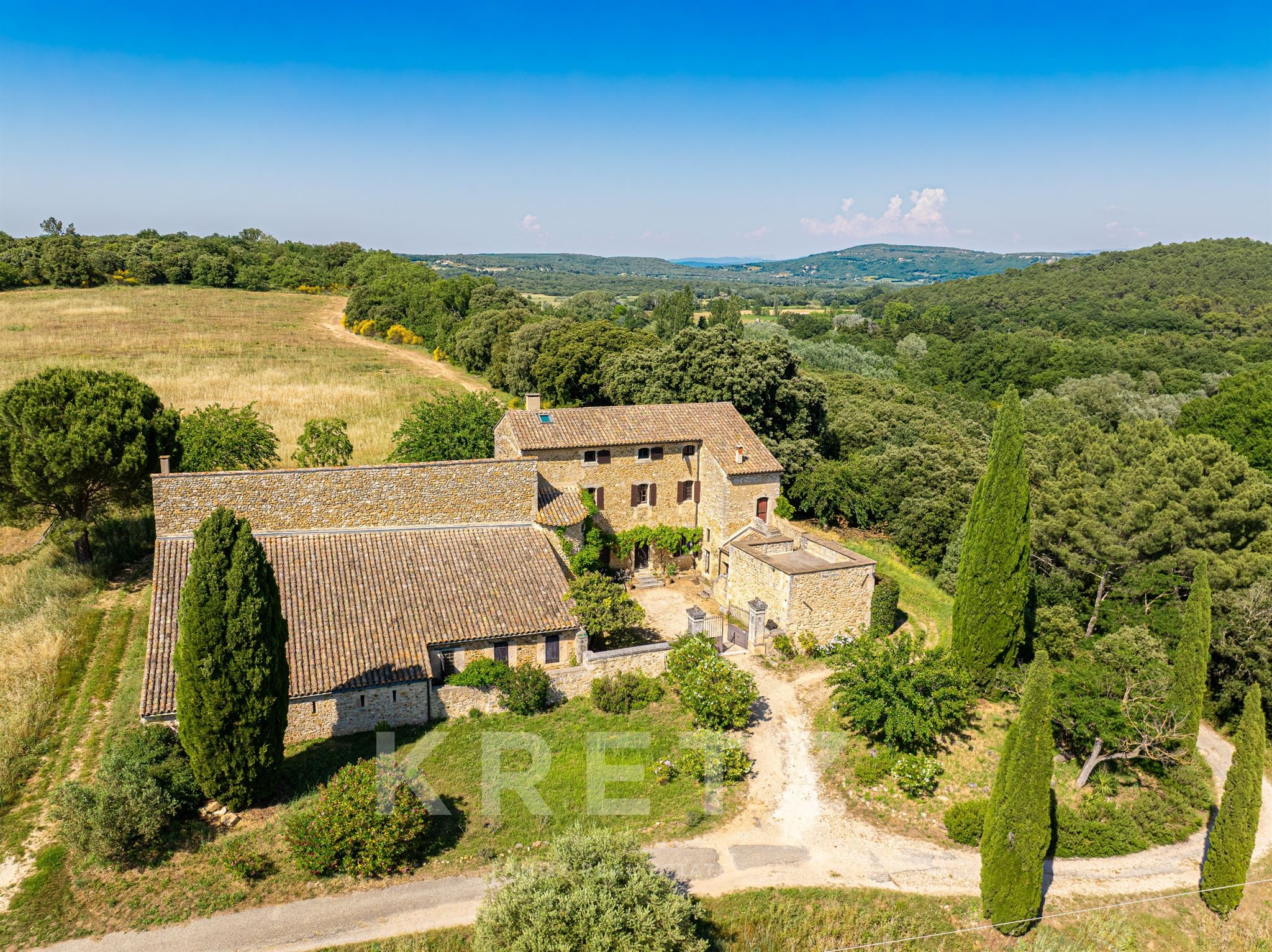 EXCEPTIONAL PROPERTY IN THE HEART OF DRÔME PROVENÇALE