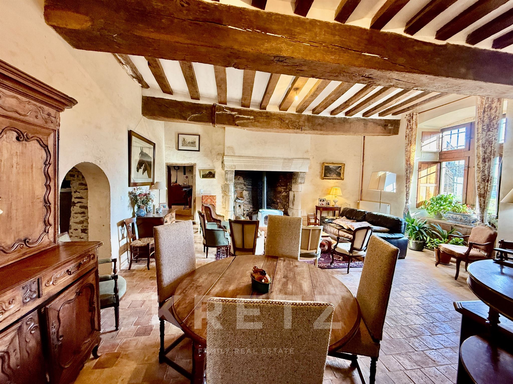 16th-Century Manor with Outbuildings and 1ha – Haut-Anjou / Mayenne