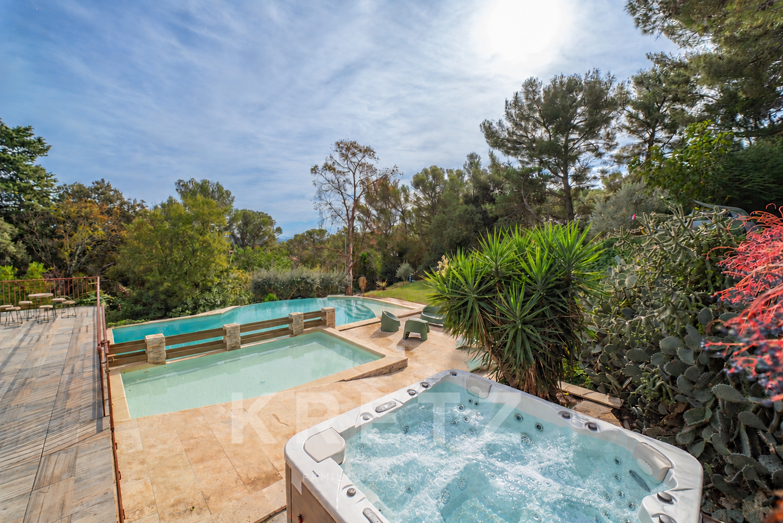 Nîmes – Exceptional property with outbuildings and a tennis court, set on 7,000m² of landscaped grou