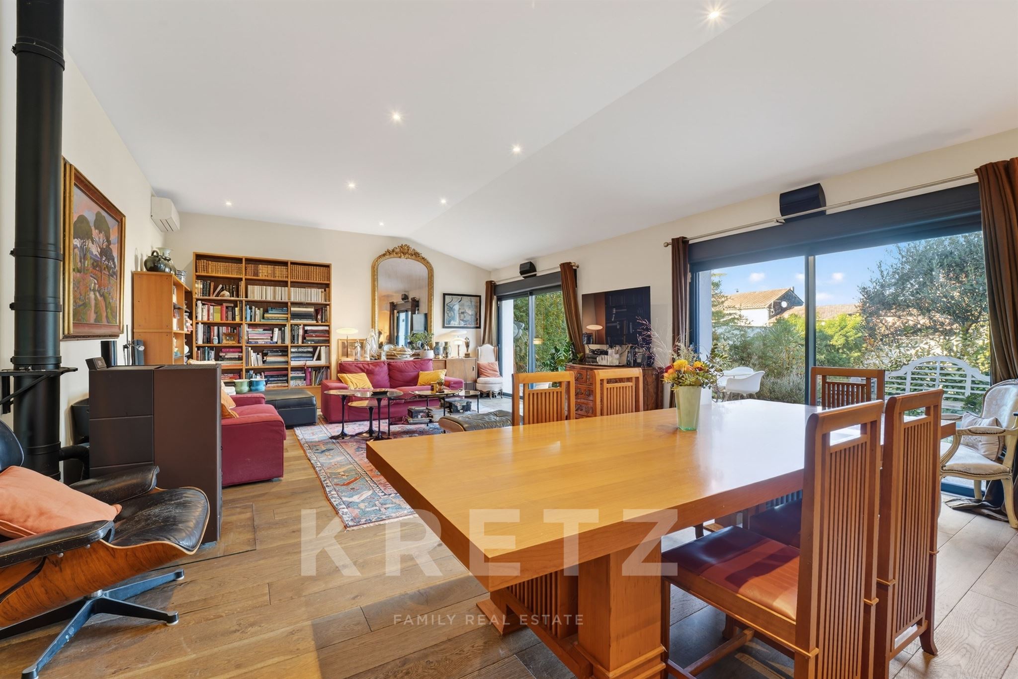 Elegant Provençal farmhouse in the heart of the Alpilles – Fully renovated property in Eyragues, jus