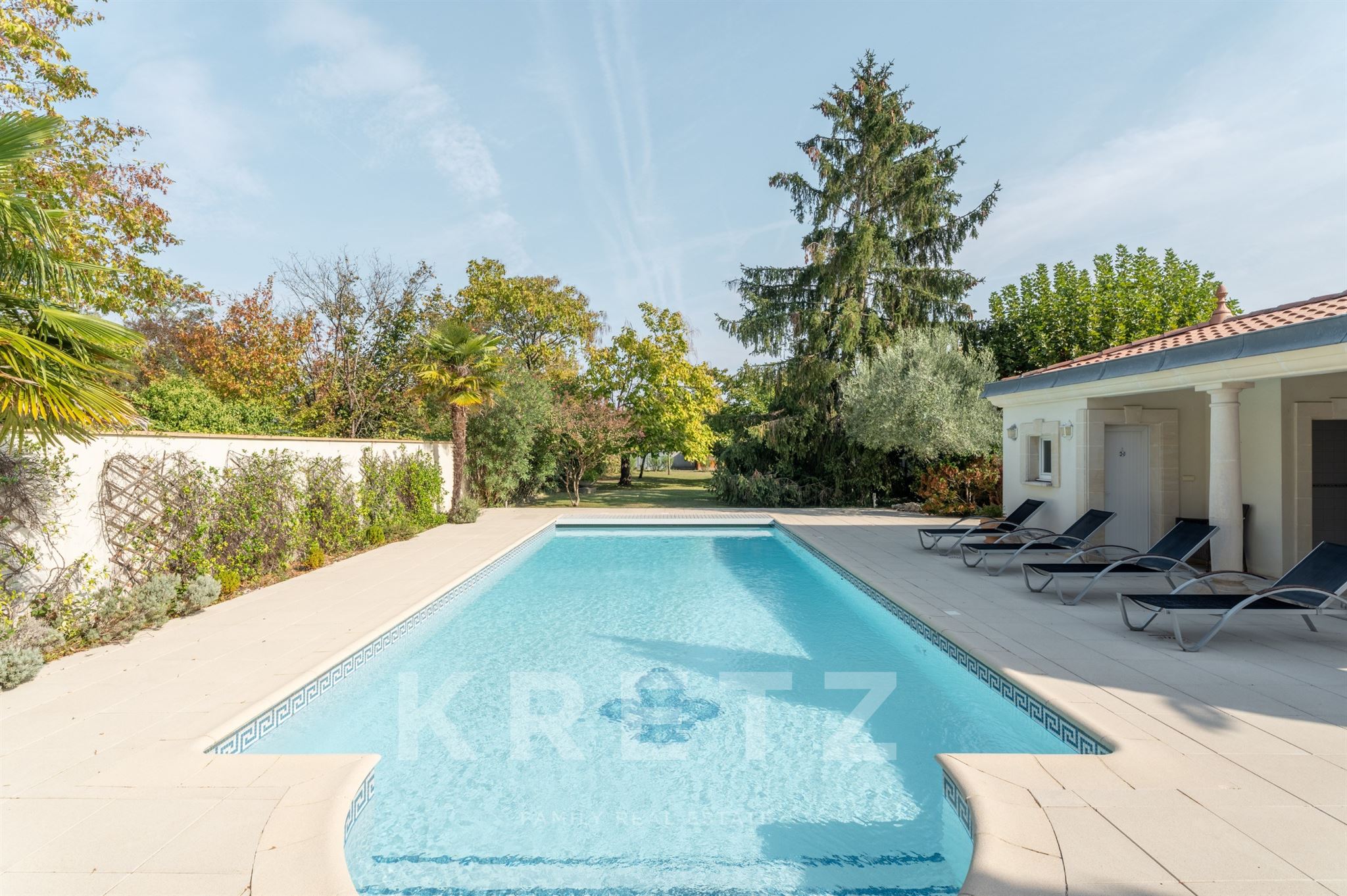 MERIGNAC - Villa 5 chambres de 301 m2 avec piscine & garage