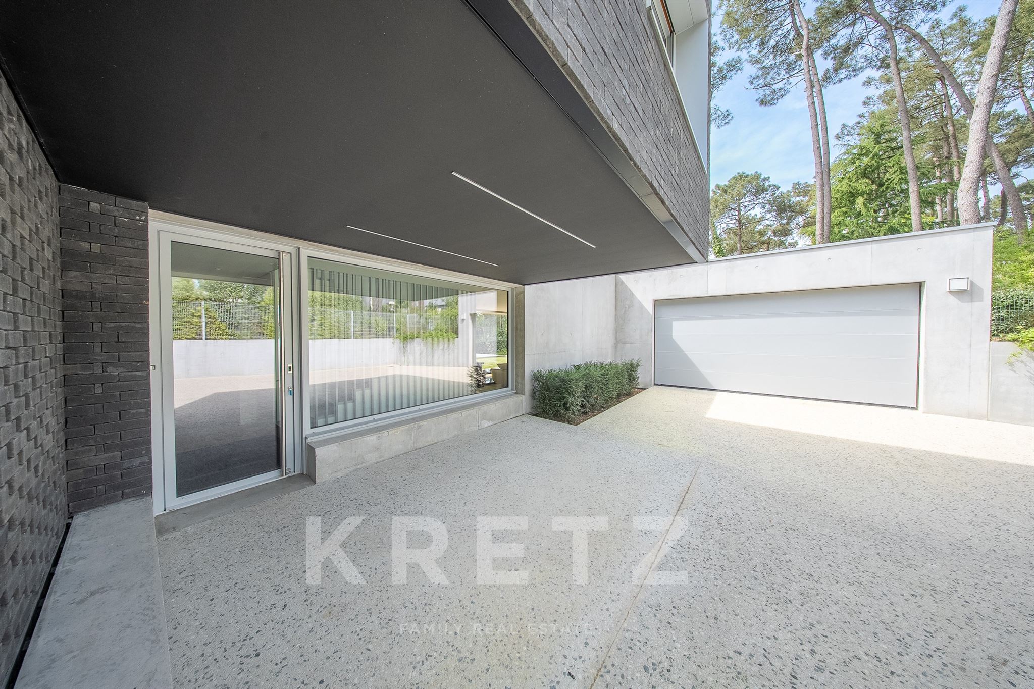 Villa d'architecte ultra-sécurisée au coeur du Bois de Vincin