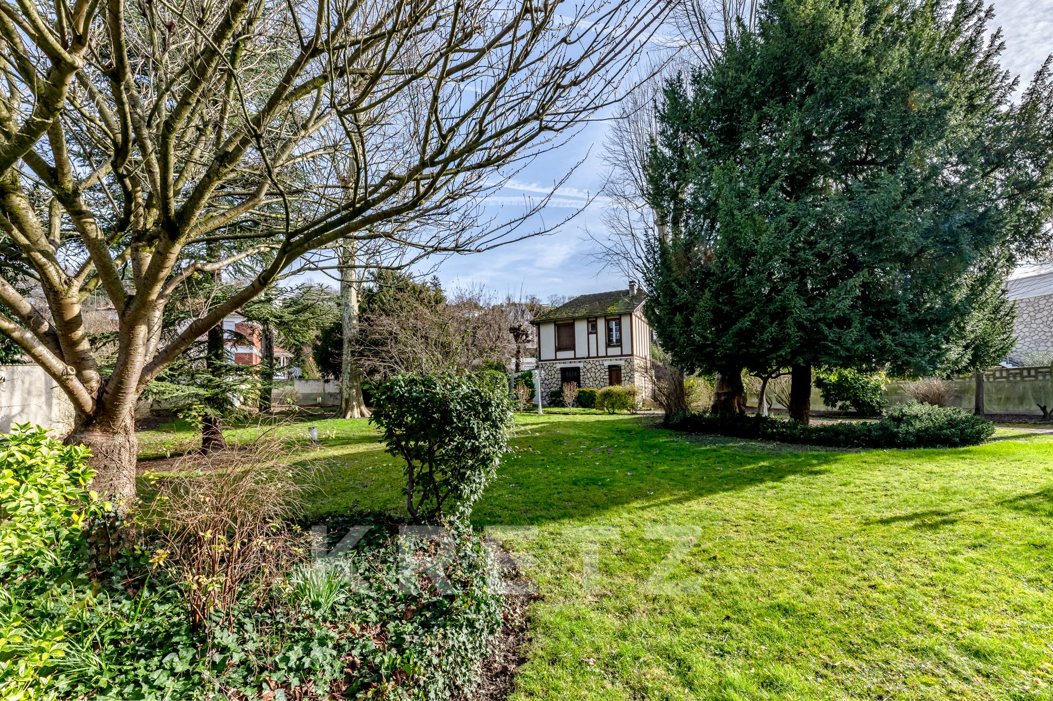 Anglo-Norman style property on the banks of the Marne
