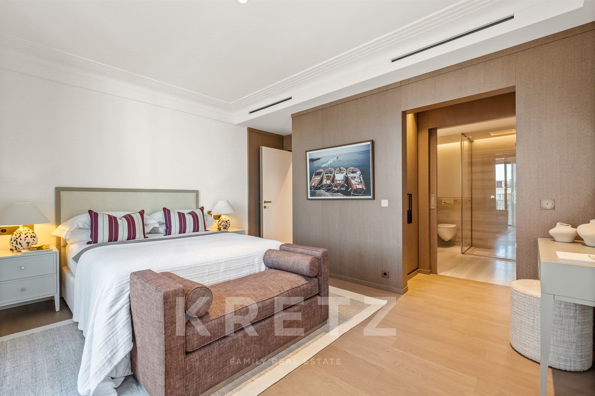 CAP D'ANTIBES : Timeless Art Deco Elegant Apartement with Panoramic Sea Views