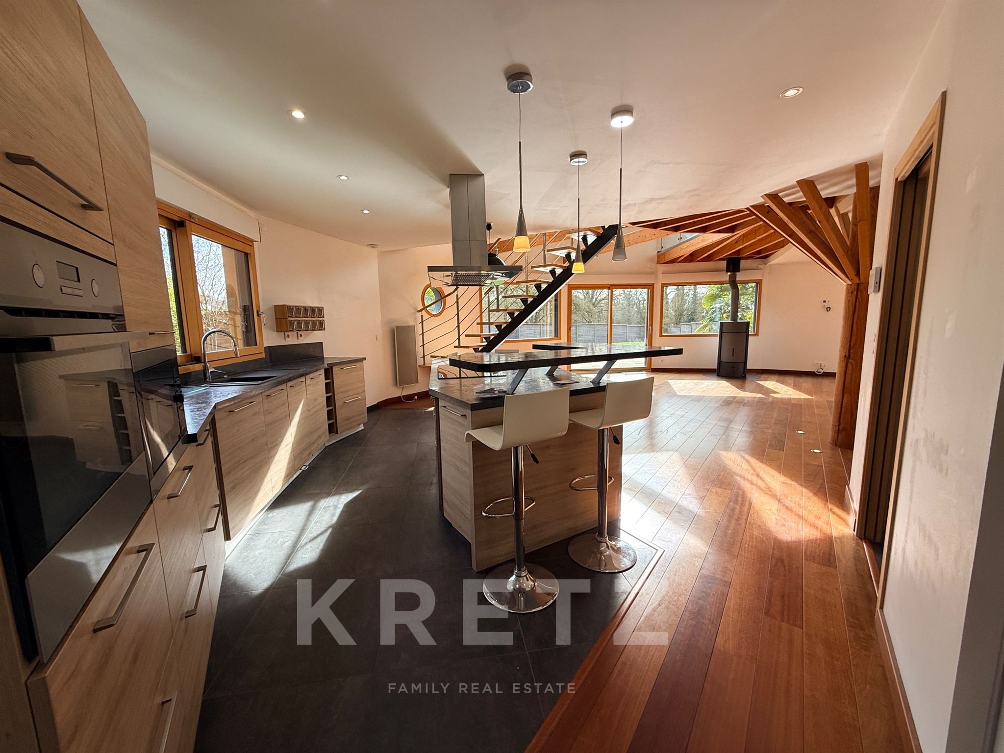 Architect-Designed Cedar Wood House with Landscaped Garden Near a Lake