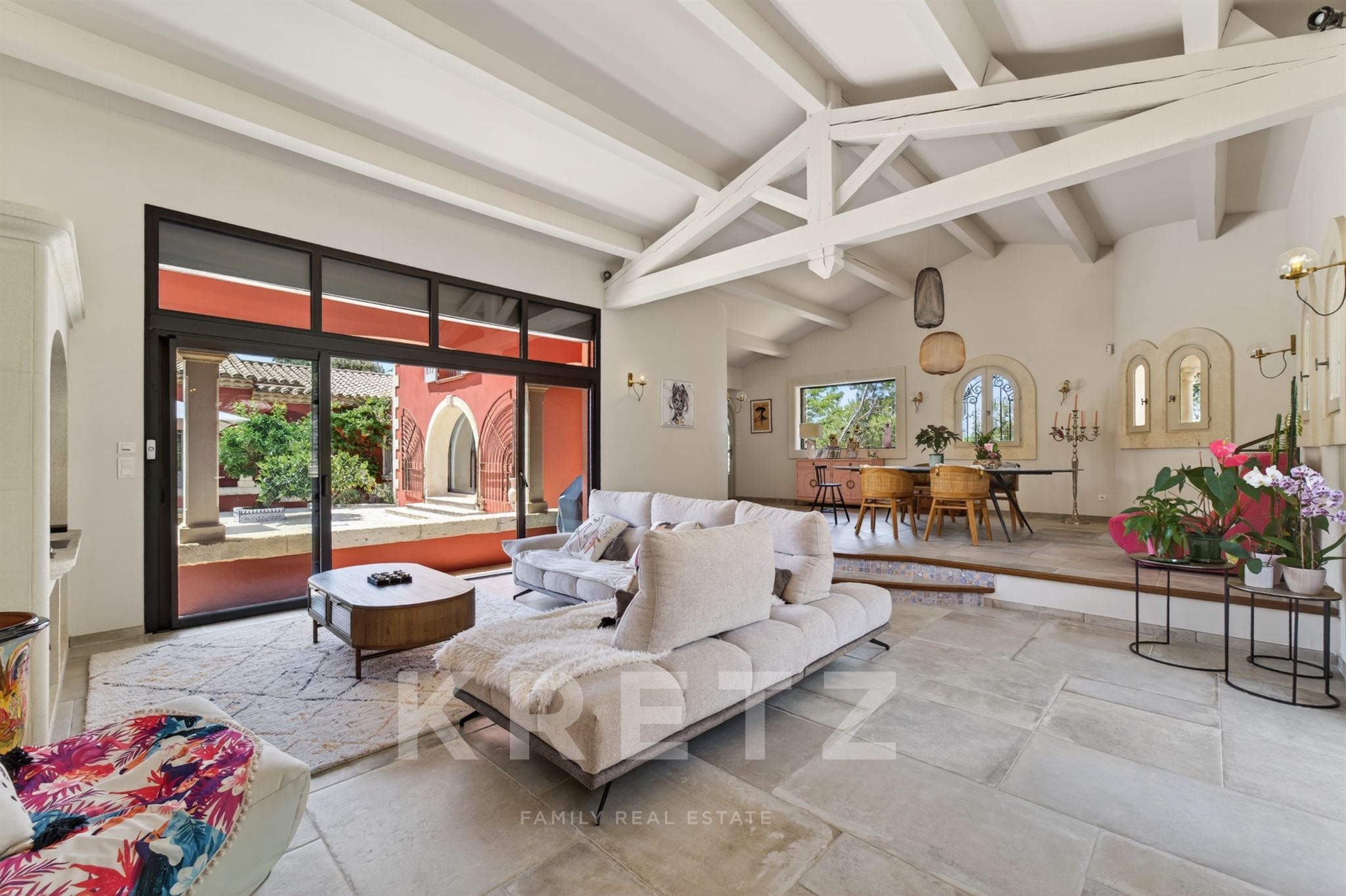 Hacienda contemporánea en un entorno verde exuberante entre Nîmes y Montpellier