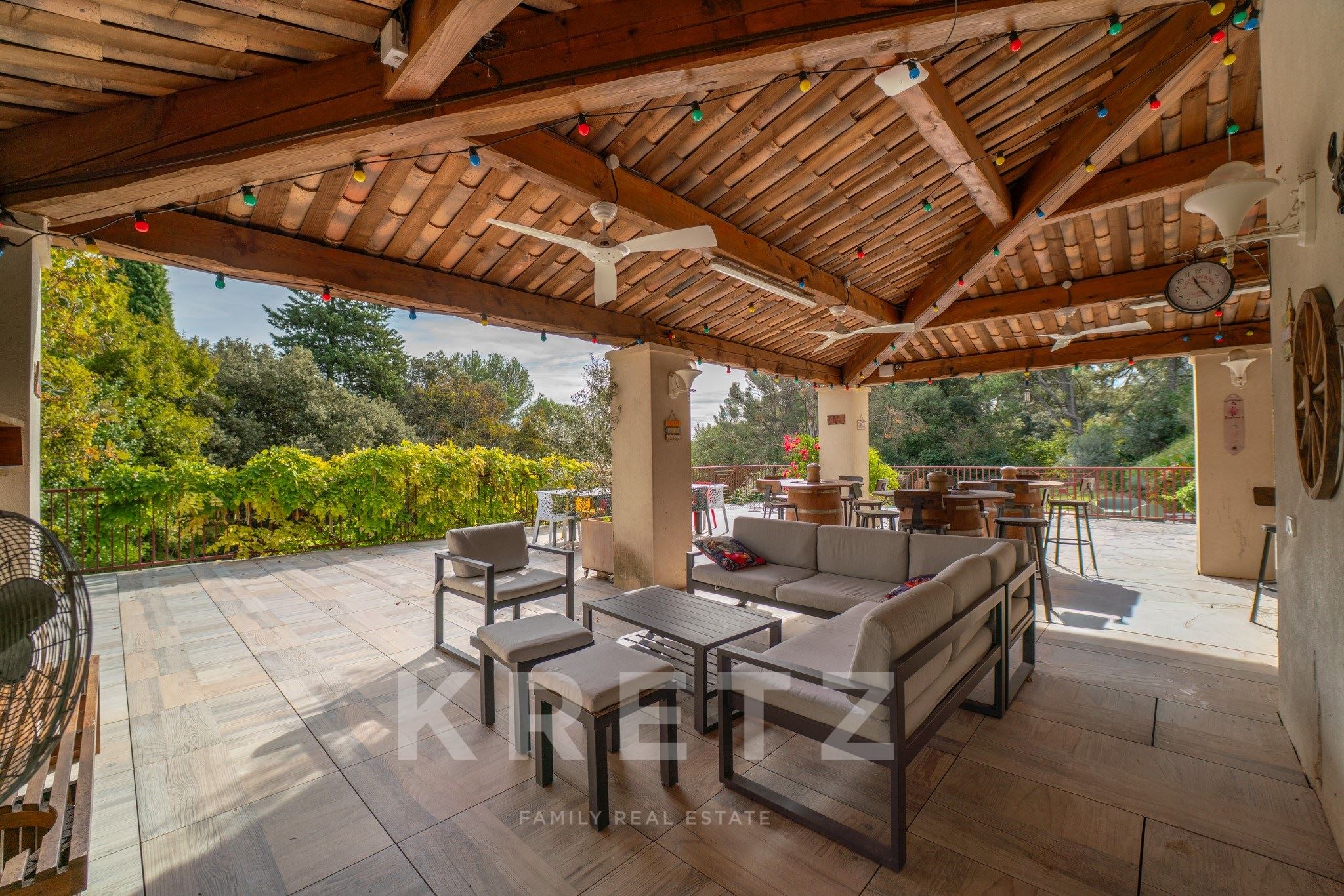 Nîmes – Exceptional property with outbuildings and a tennis court, set on 7,000m² of landscaped grou