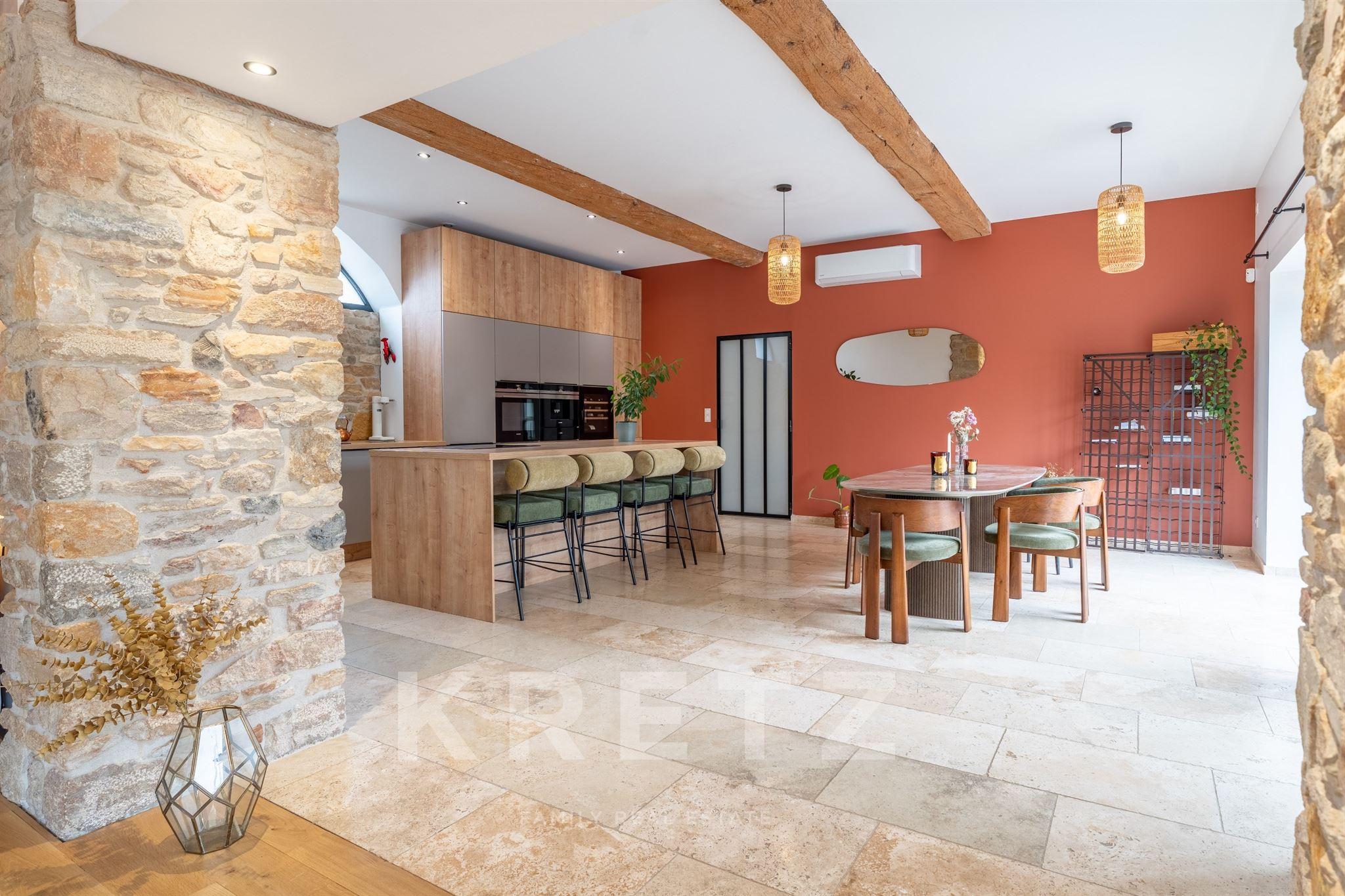 EXCLUSIVITÉ – MAISON FAMILIALE AVEC PISCINE ET 5 CHAMBRES