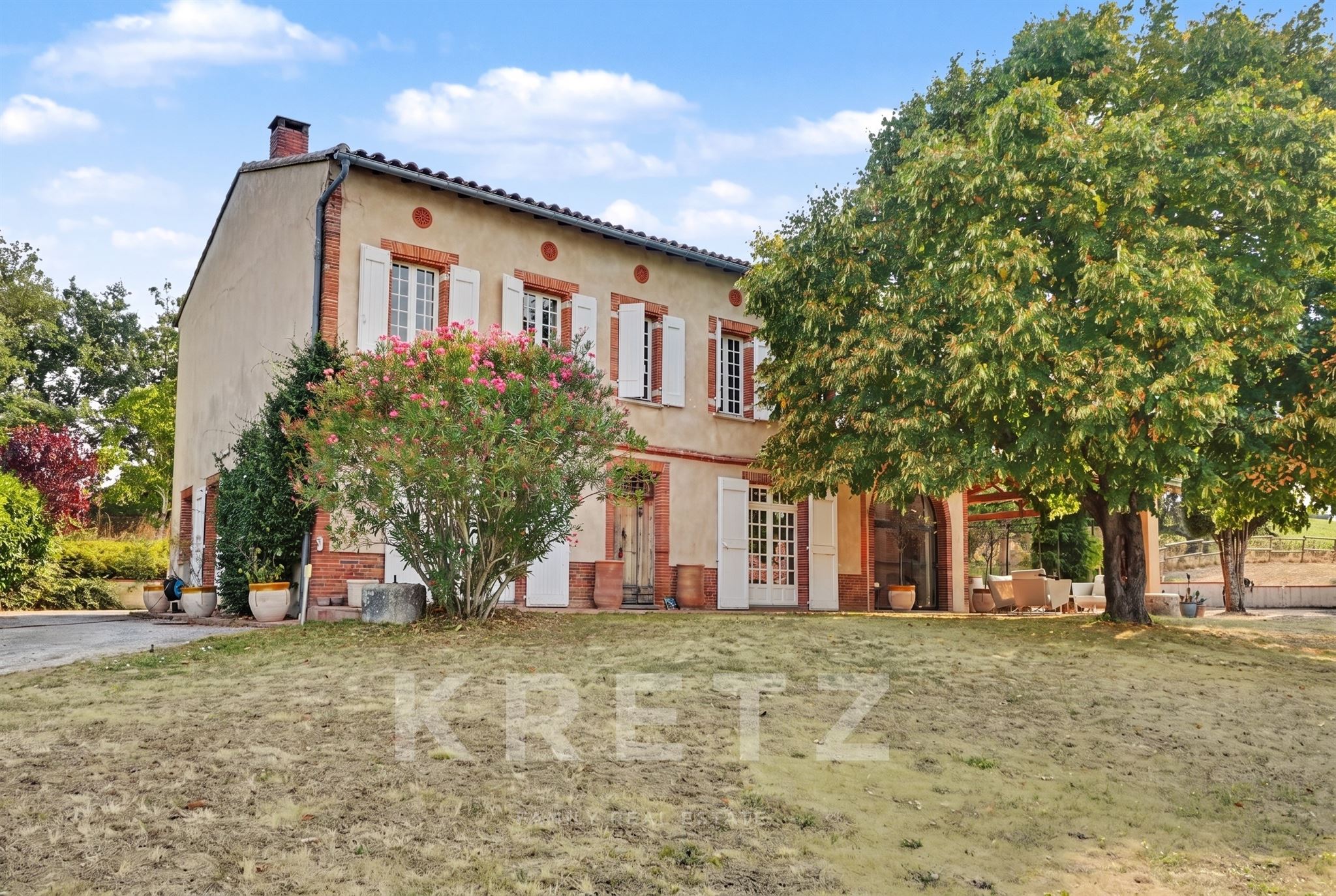 Propriété 1850 rénovée, terrain 6000m2, piscine, pigeonnier, vue dégagée - 20 minutes de Toulouse