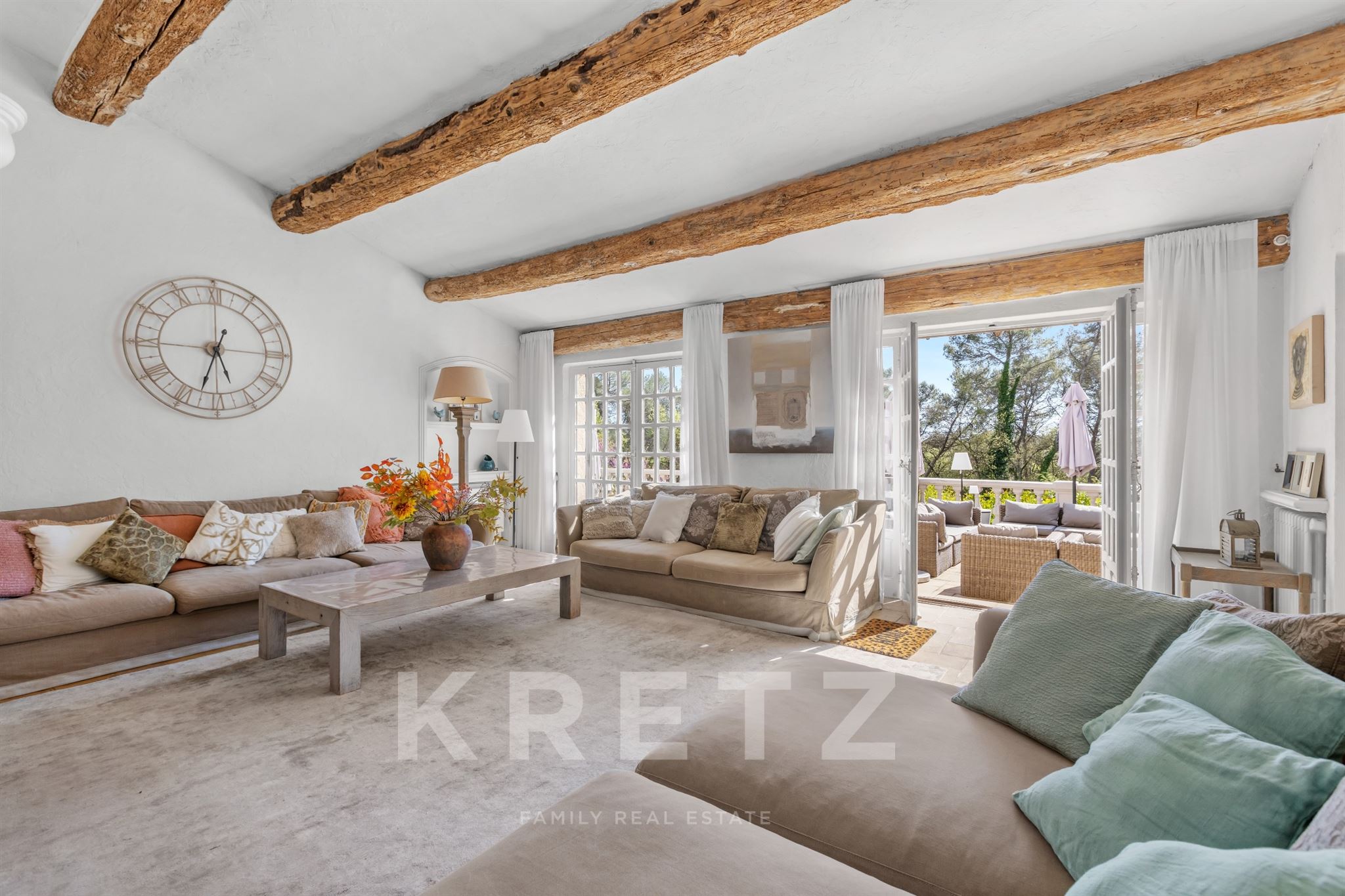 Provençal Villa on a 7,000 m² plot in a private estate in Roquefort-Les-Pins.