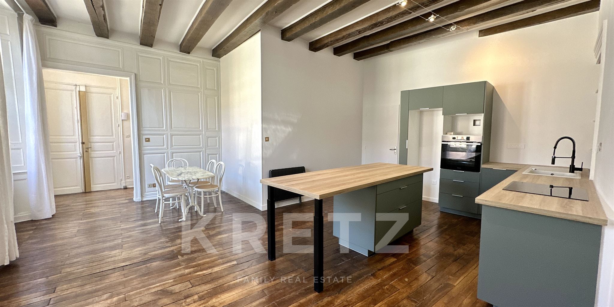 Apartment in a private mansion