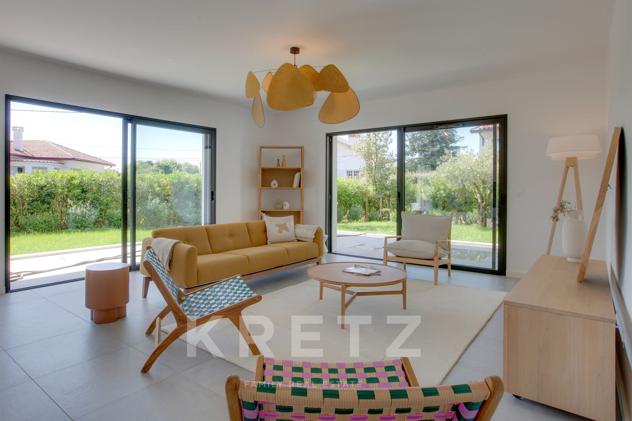 Near Cinq-Canton,  Elegant Garden-Level Apartment in a Premium New Residence