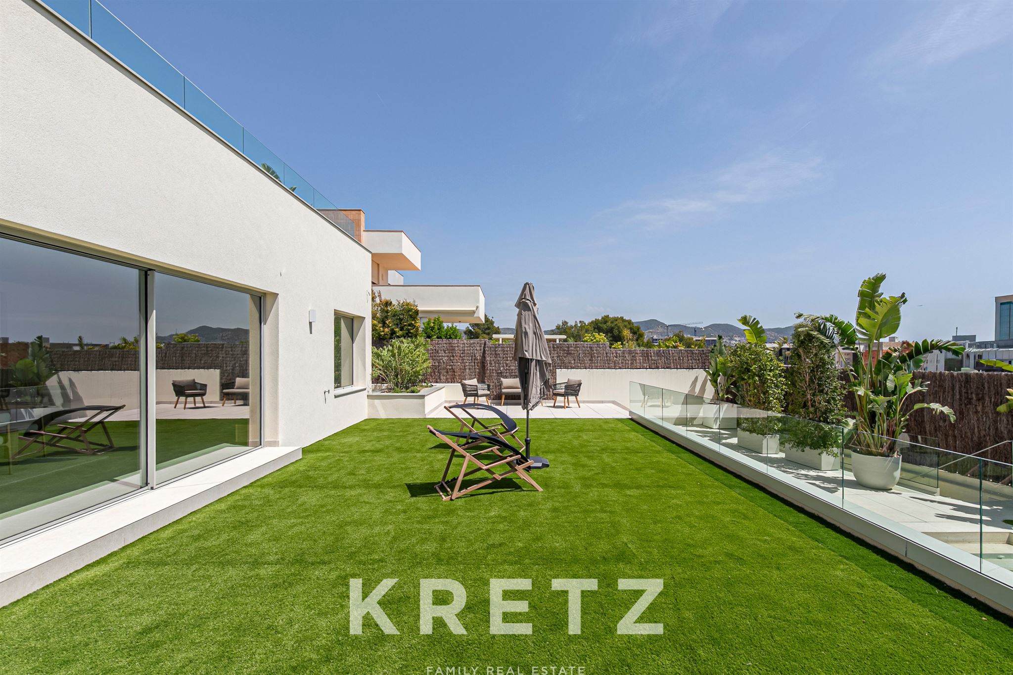 New-Build Contemporary Home with Pool and Sea Views – La Plana, Sitges