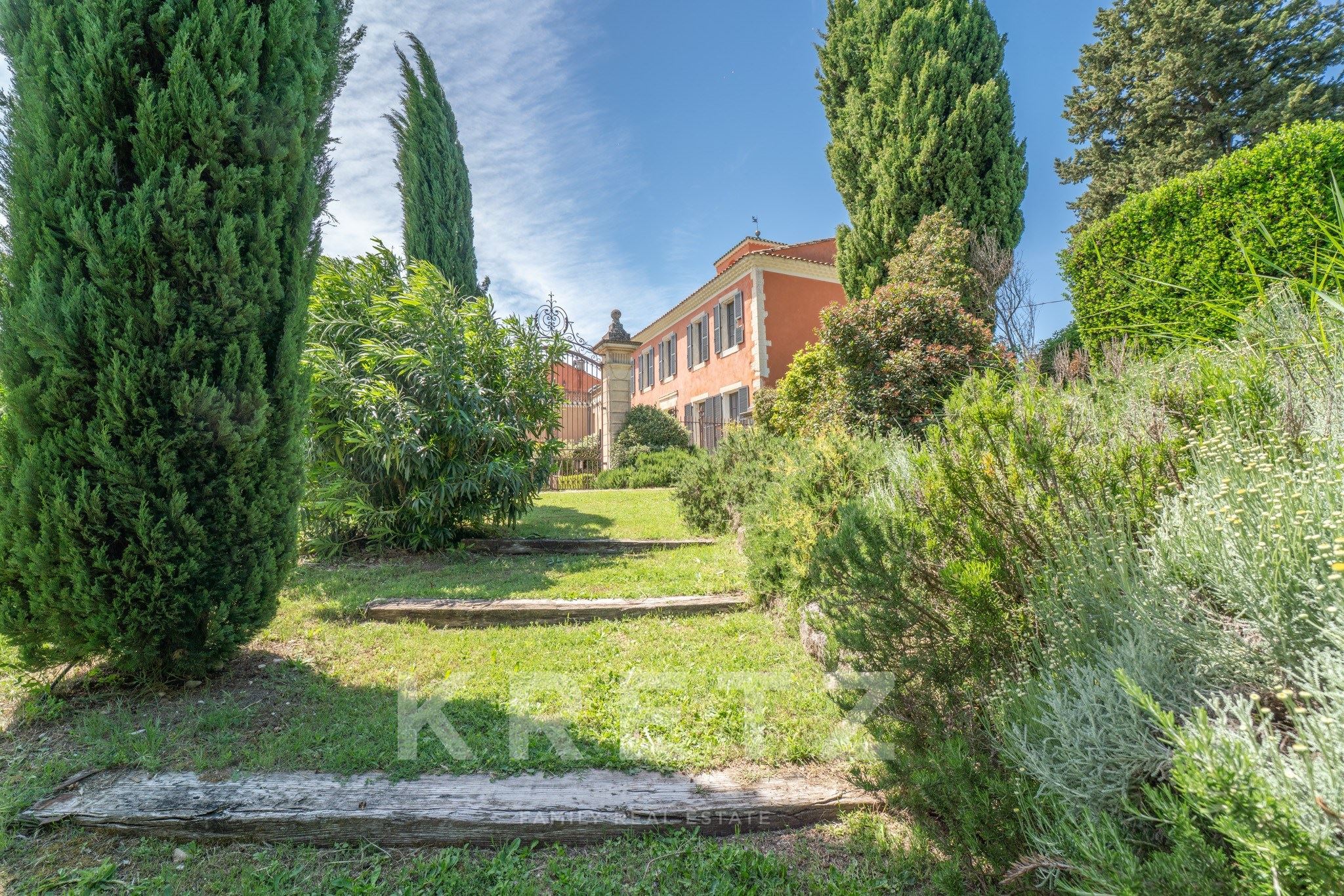 Historic Château for Sale in Provence – 1,300 sqm Luxury Estate on 18 ha with Guest Houses, Vineyard