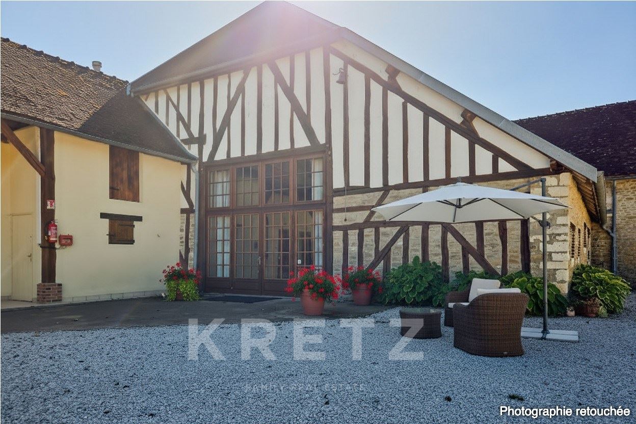 Between Burgundy and Champagne-e -Exceptional equestrian and event venue -1500 m -5.5 ha