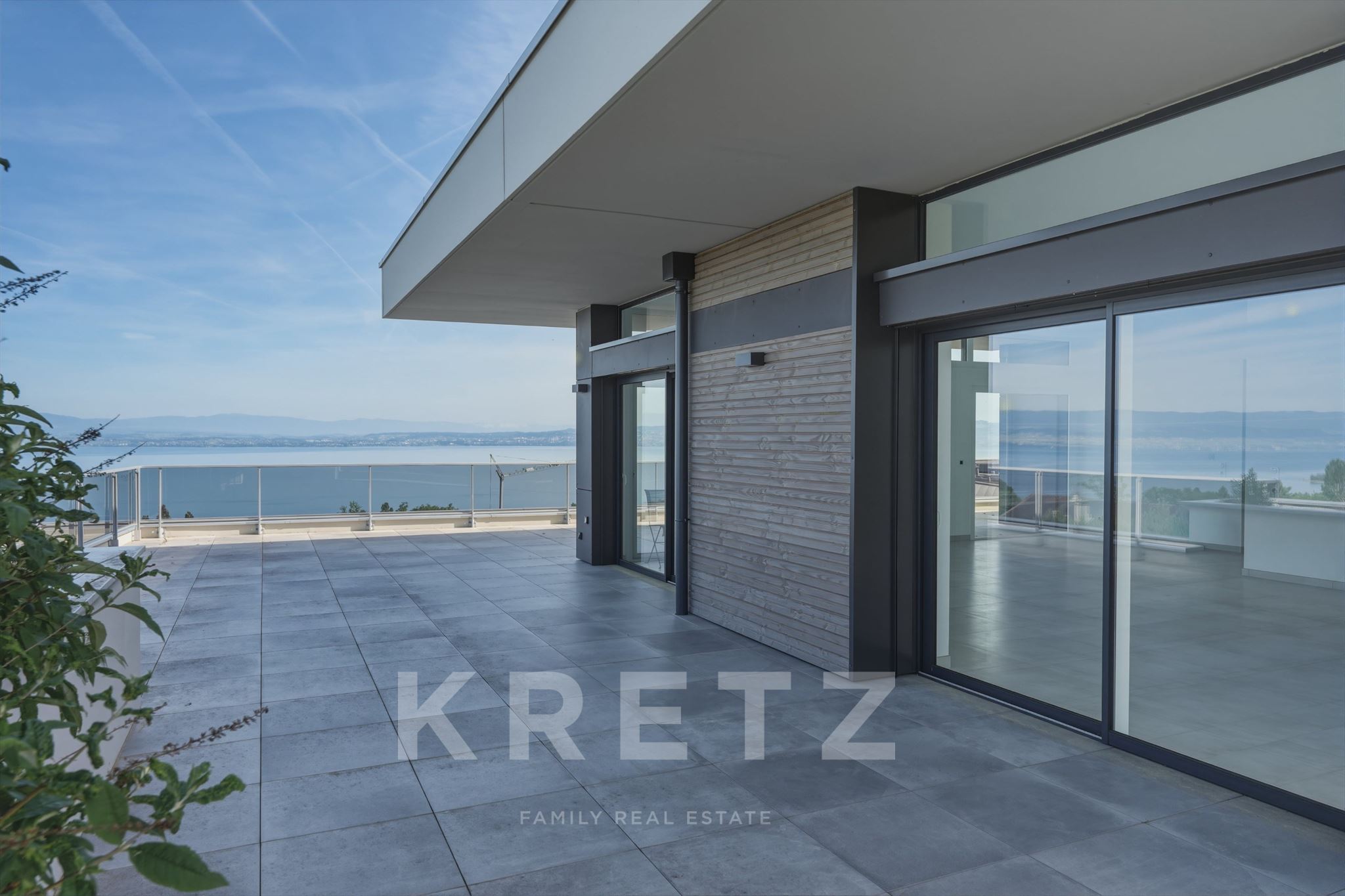 EXCLUSIVE LISTING – ÉVIAN-LES-BAINS – LUXURY PENTHOUSE – 180° PANORAMIC VIEW OF LAKE GENEVA AND THE 