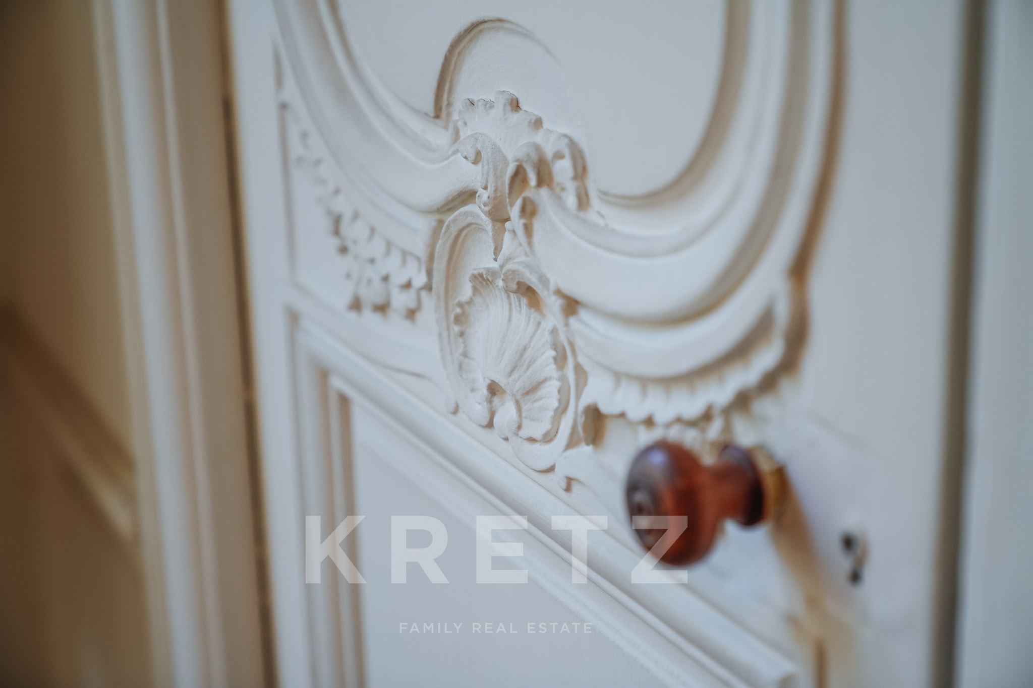 Character apartment in a historic hotel in Nantes