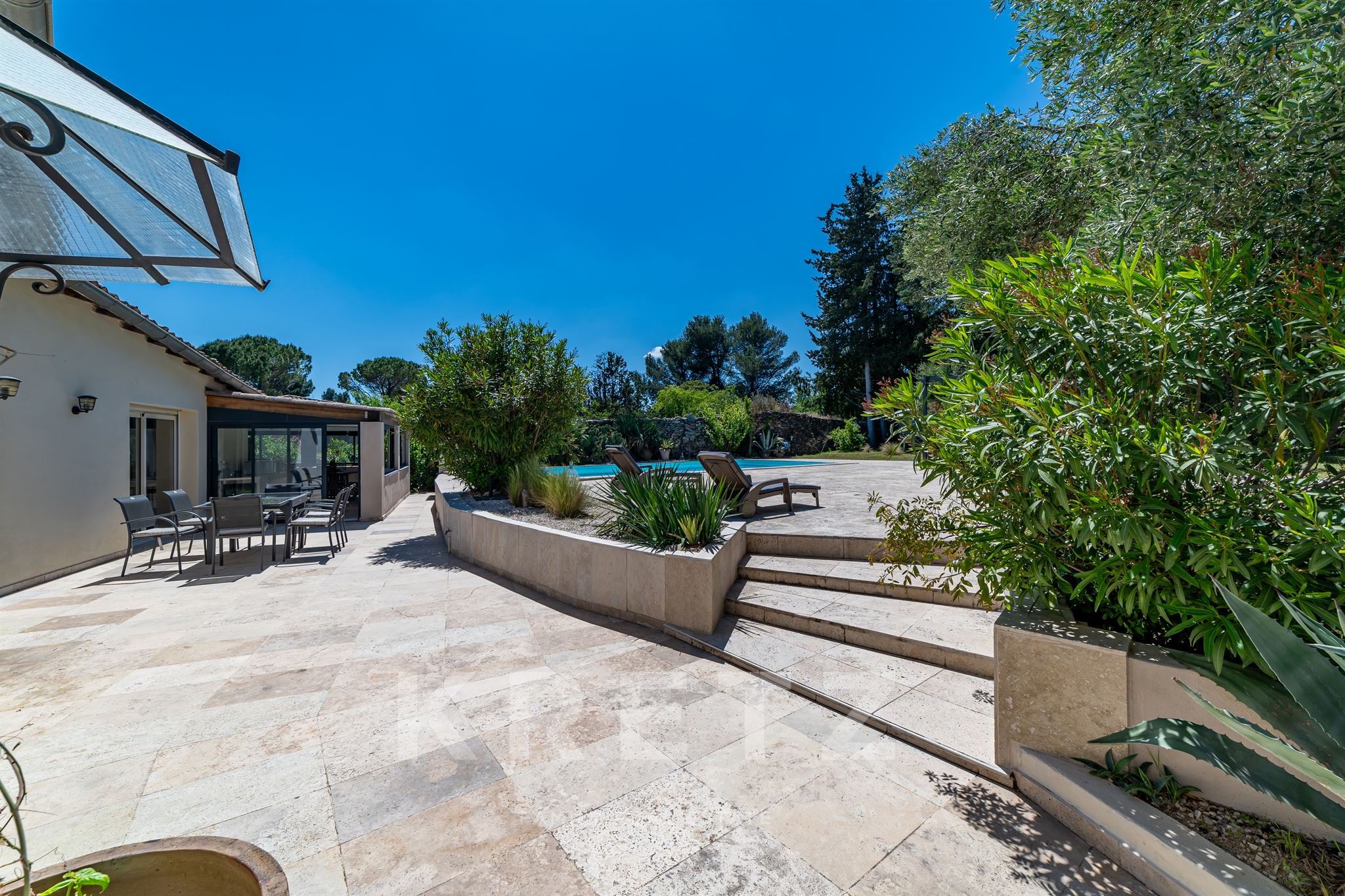 Single-storey villa