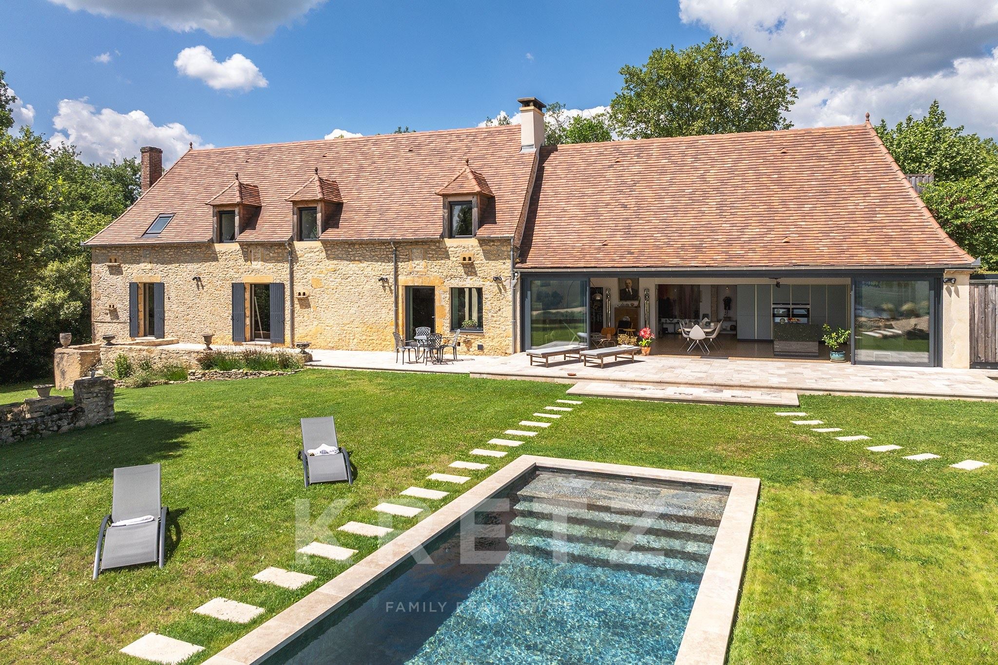 Prestigious residence with panoramic views over the Dordogne.