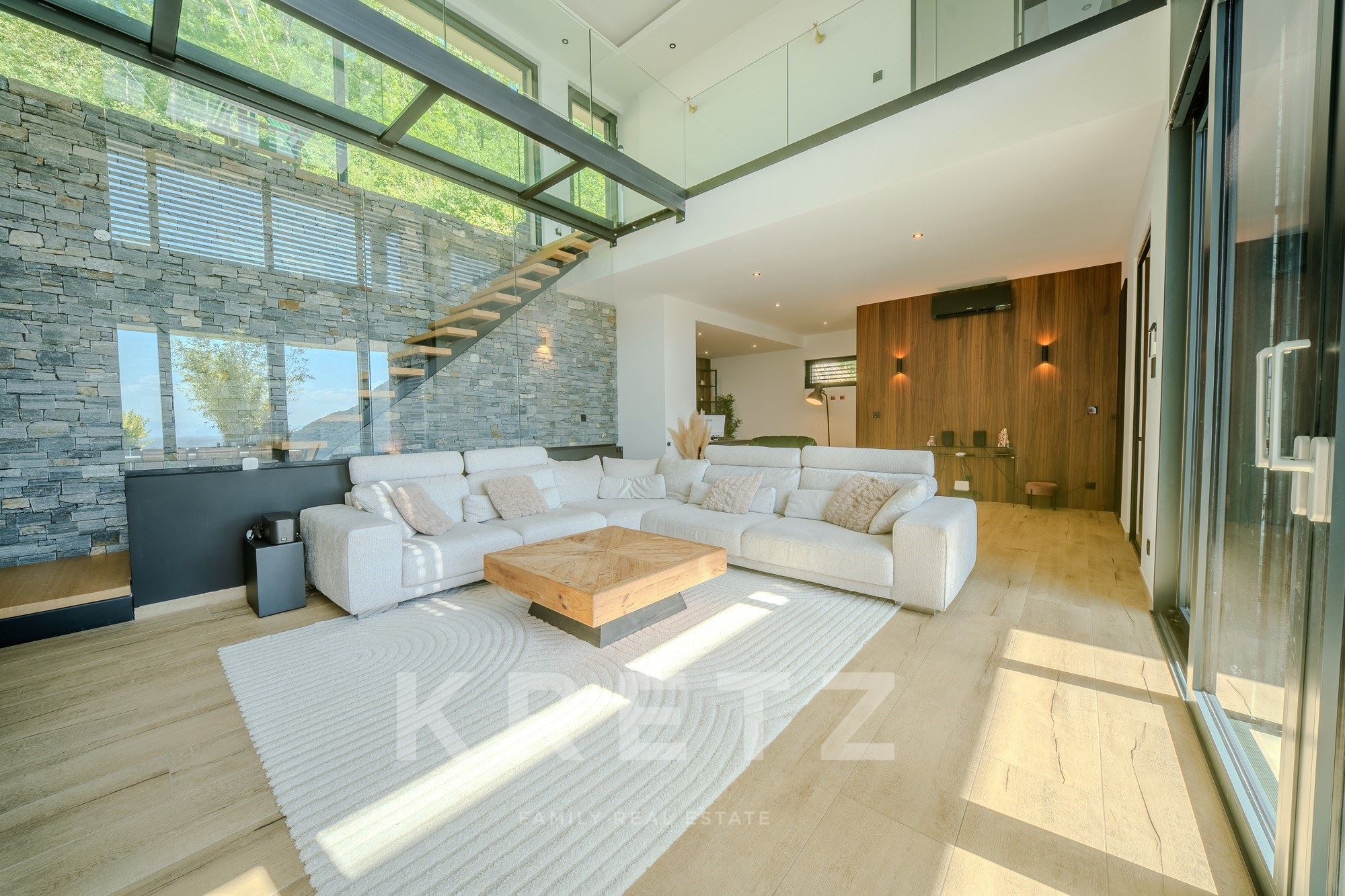 VÉTRAZ-MONTHOUX – VILLA PRESTIGE VUE GENÈVE & PISCINE À DÉBORDEMENT