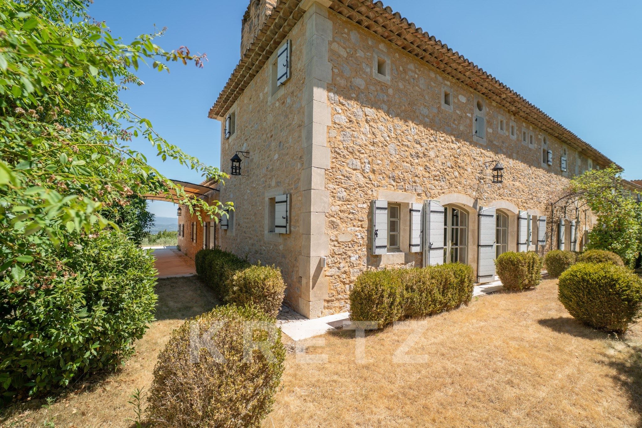 Domaine d’exception vue panoramique sur la vallée du Luberon