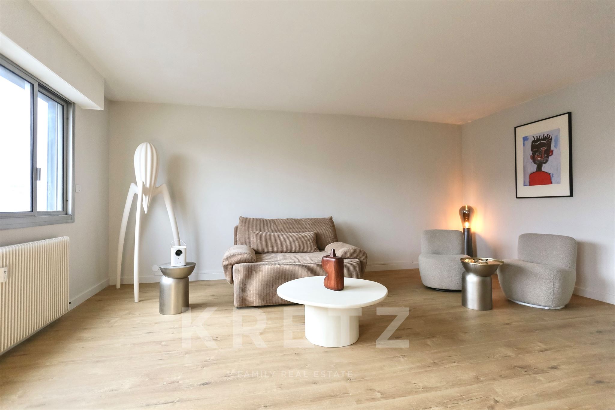 Penthouse-style apartment near the train station and city center