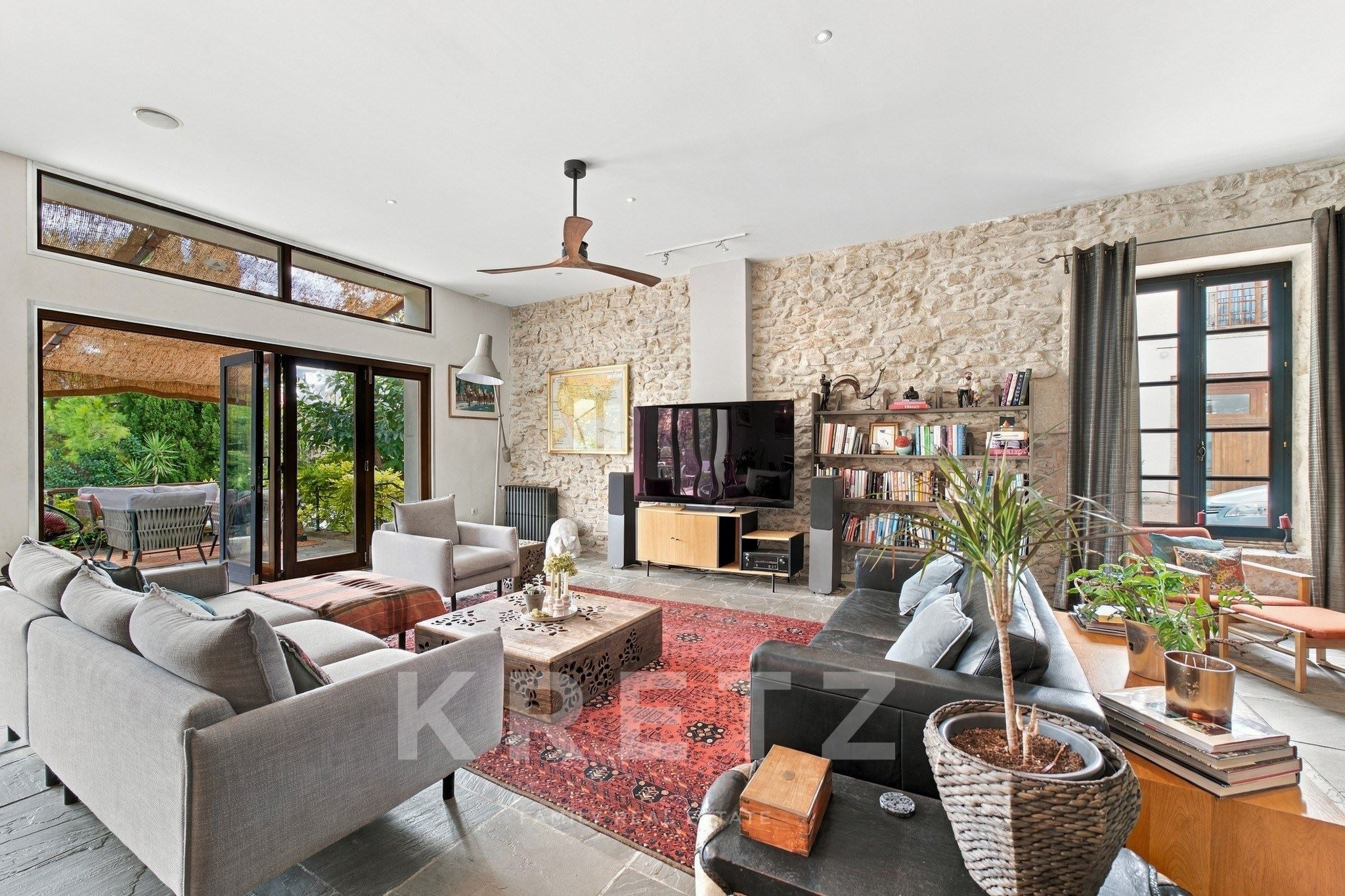 NARBONNE – EXCEPTIONAL 400 SQM ARCHITECT-DESIGNED HOME WITH INFINITY POOL