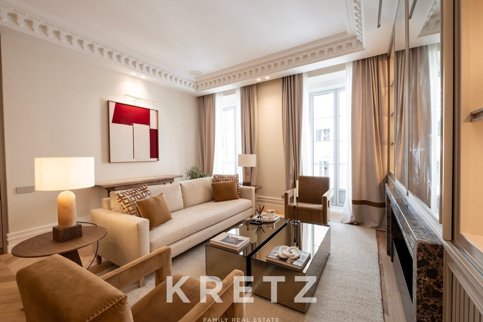 Elegant Fully Renovated Residence in a Classic Building on Salamnca