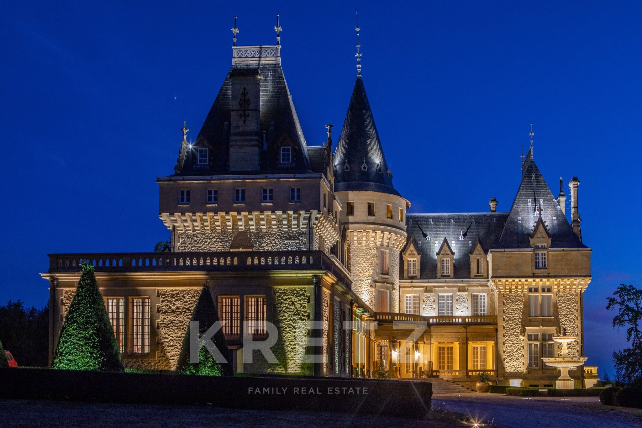 Un château d'exception de 3 800 m², unique en Dordogne