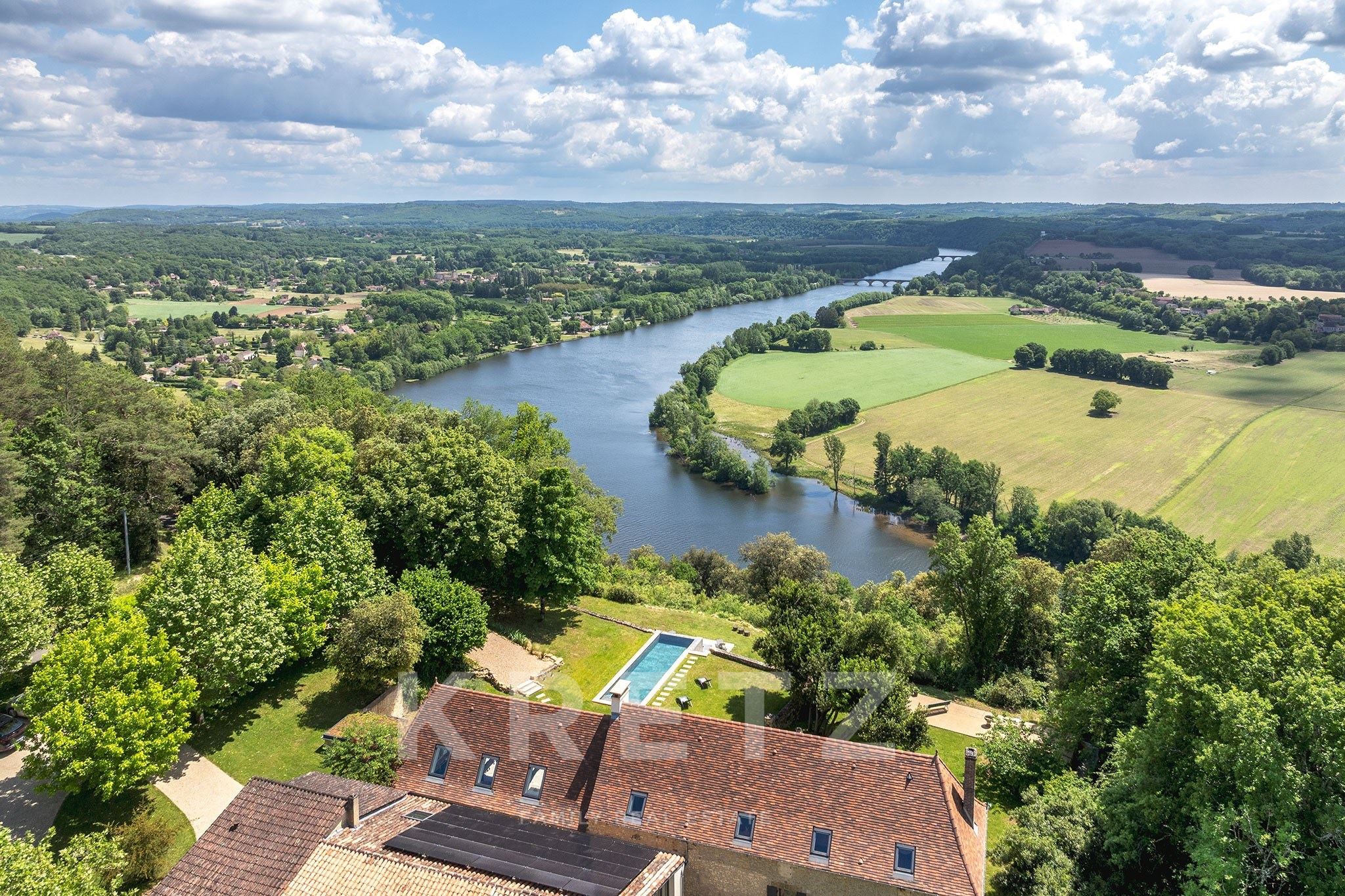 Prestigious residence with panoramic views over the Dordogne.