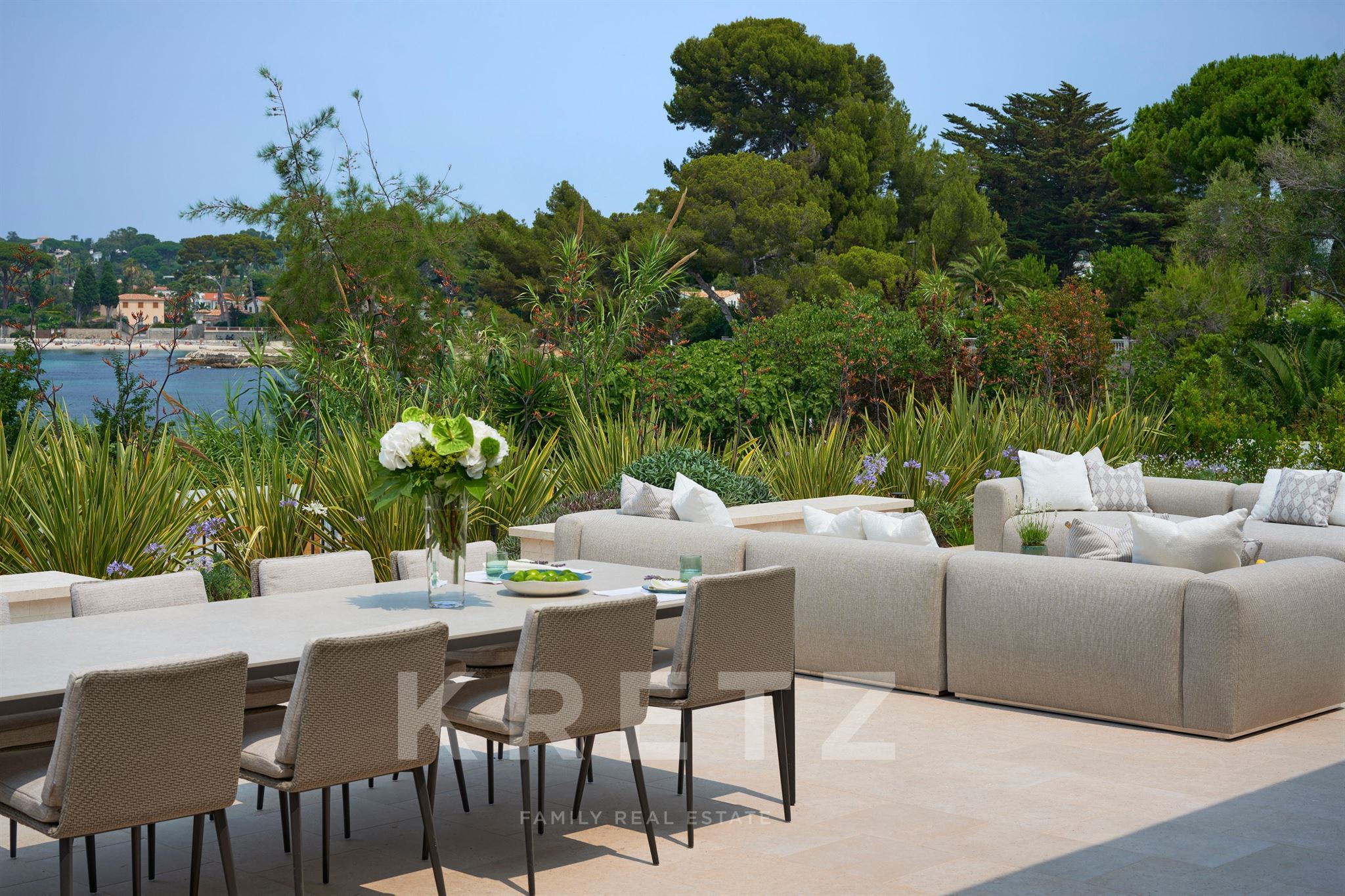 CAP D’ANTIBES: PRIVATE ESTATE OF 3 NEWLY BUILT VILLAS – SEA VIEW