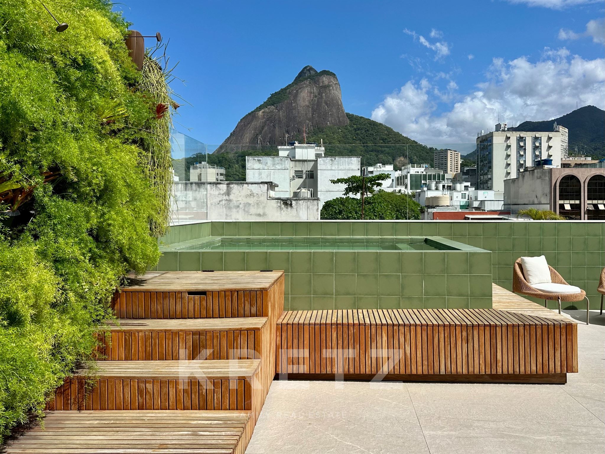 Triplex au coeur du Leblon avec piscine
