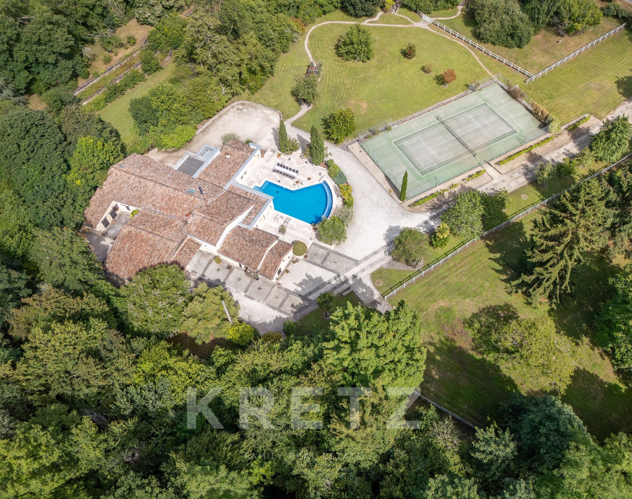 Carignan, Rive droite Bordeaux - Ancien moulin du XIIIe siècle, 280m², parc 1,3 hectares