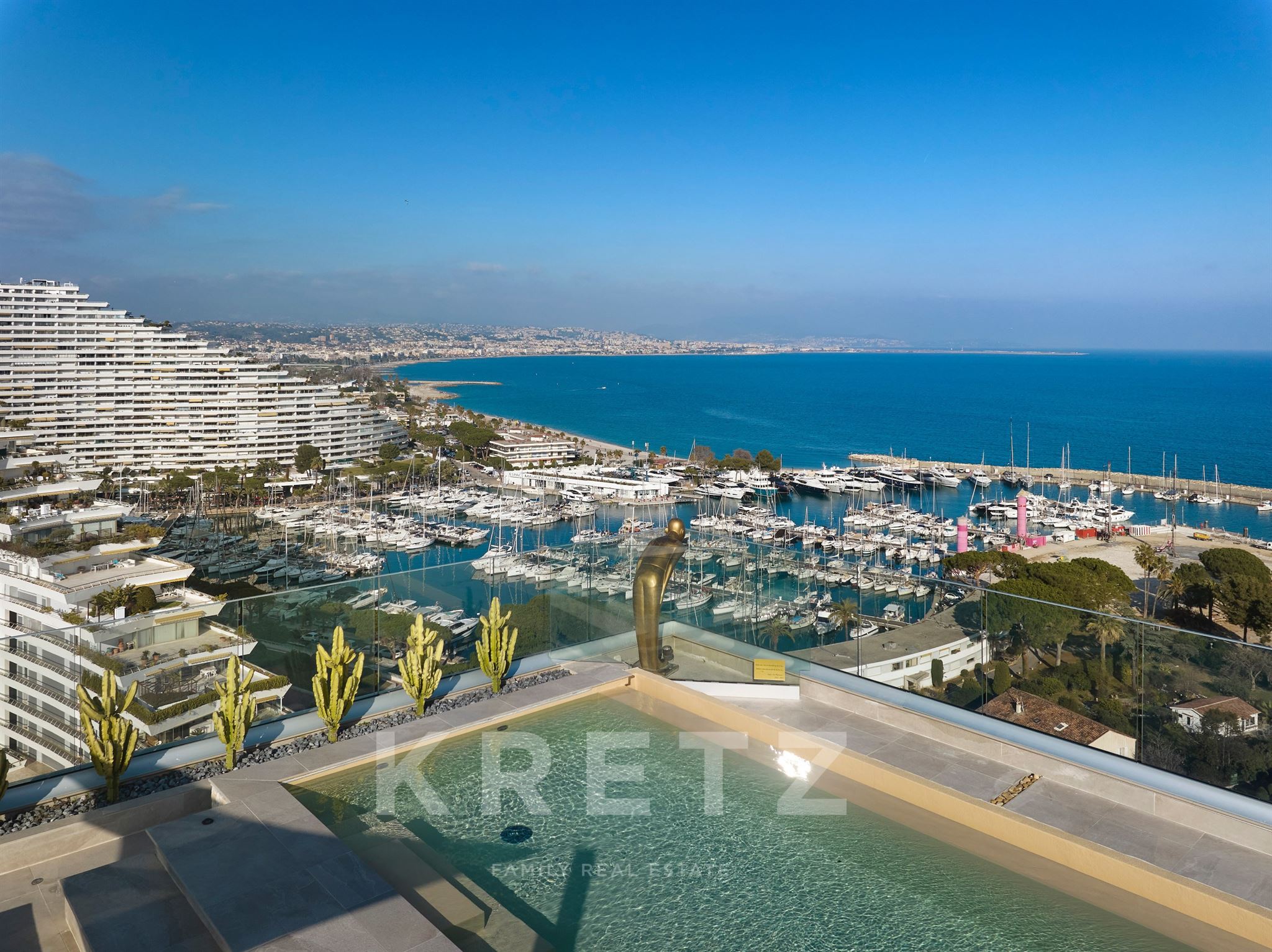 UNIQUE PENTHOUSE WITH A PRIVATE POOL ON THE ROOF