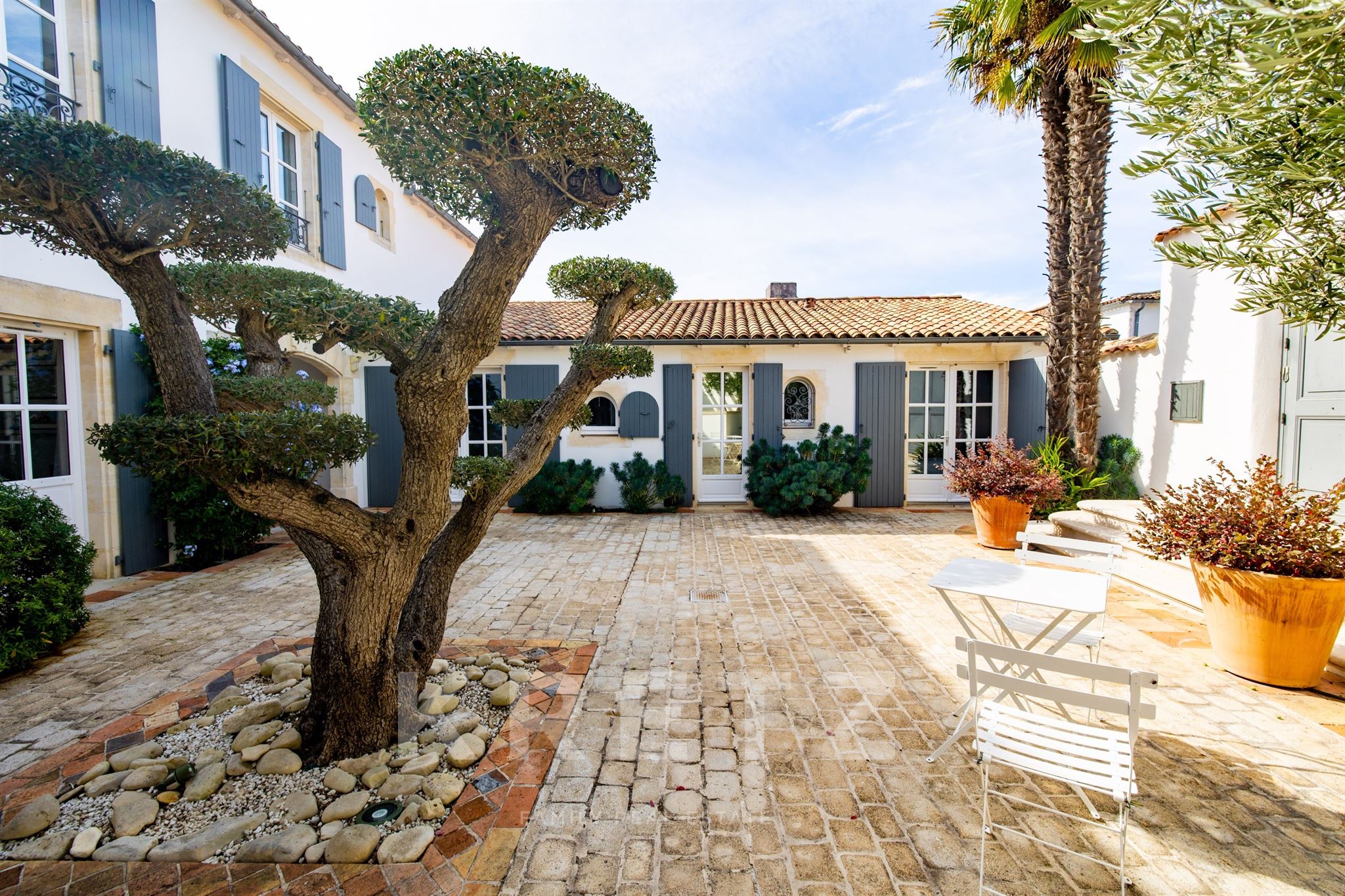 Exceptional property on Ré island