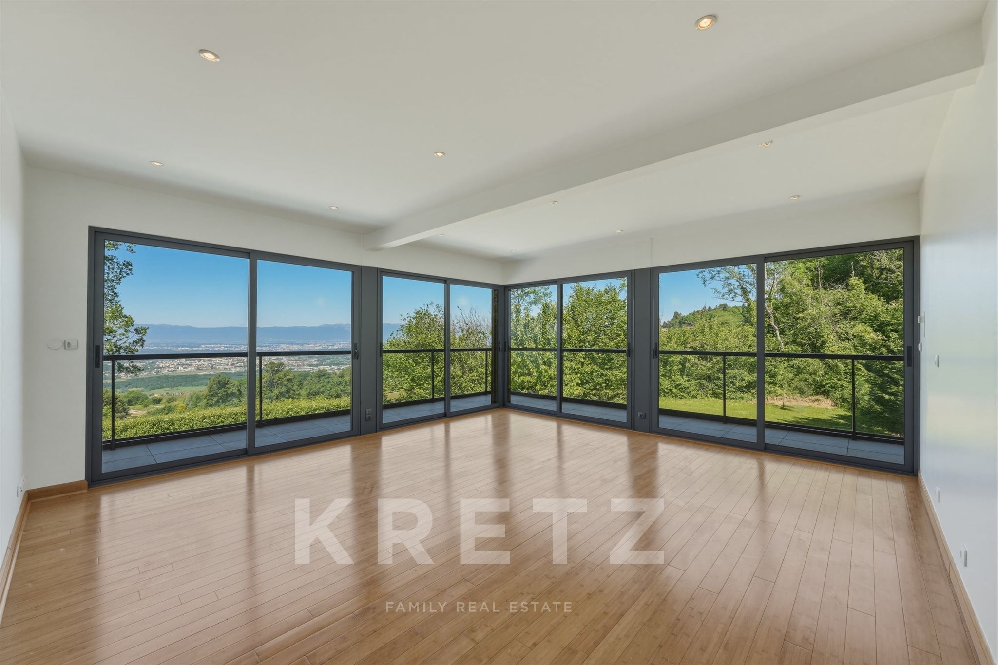 LUCINGES (74380) – SPLENDIDE PROPRIÉTÉ CONTEMPORAINE DE PRESTIGE DE 460 M² – VUE PANORAMIQUE ET PISC